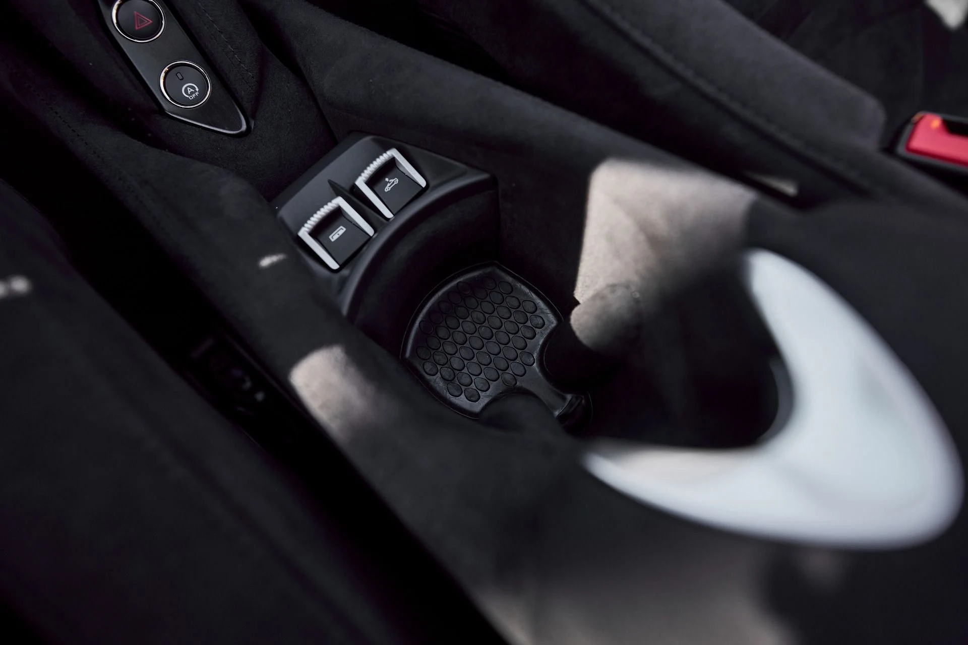 mph049_587896566_Used_2024_Mc_Laren_750_S_Spider_1762034322_e06ff89167