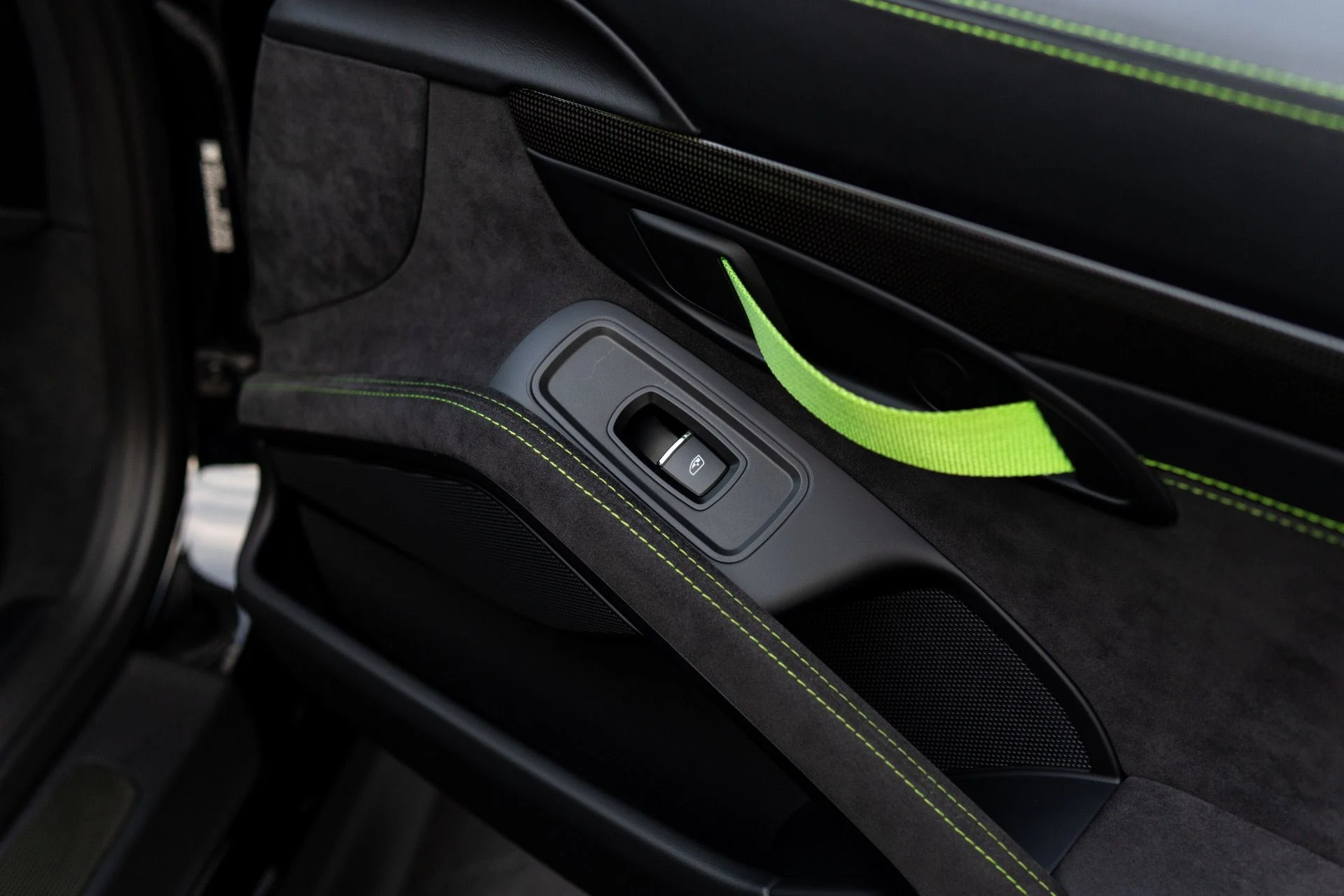 mph049_594359415_Used_2019_Porsche_911_GT_3_RS_1765832443_365350168c