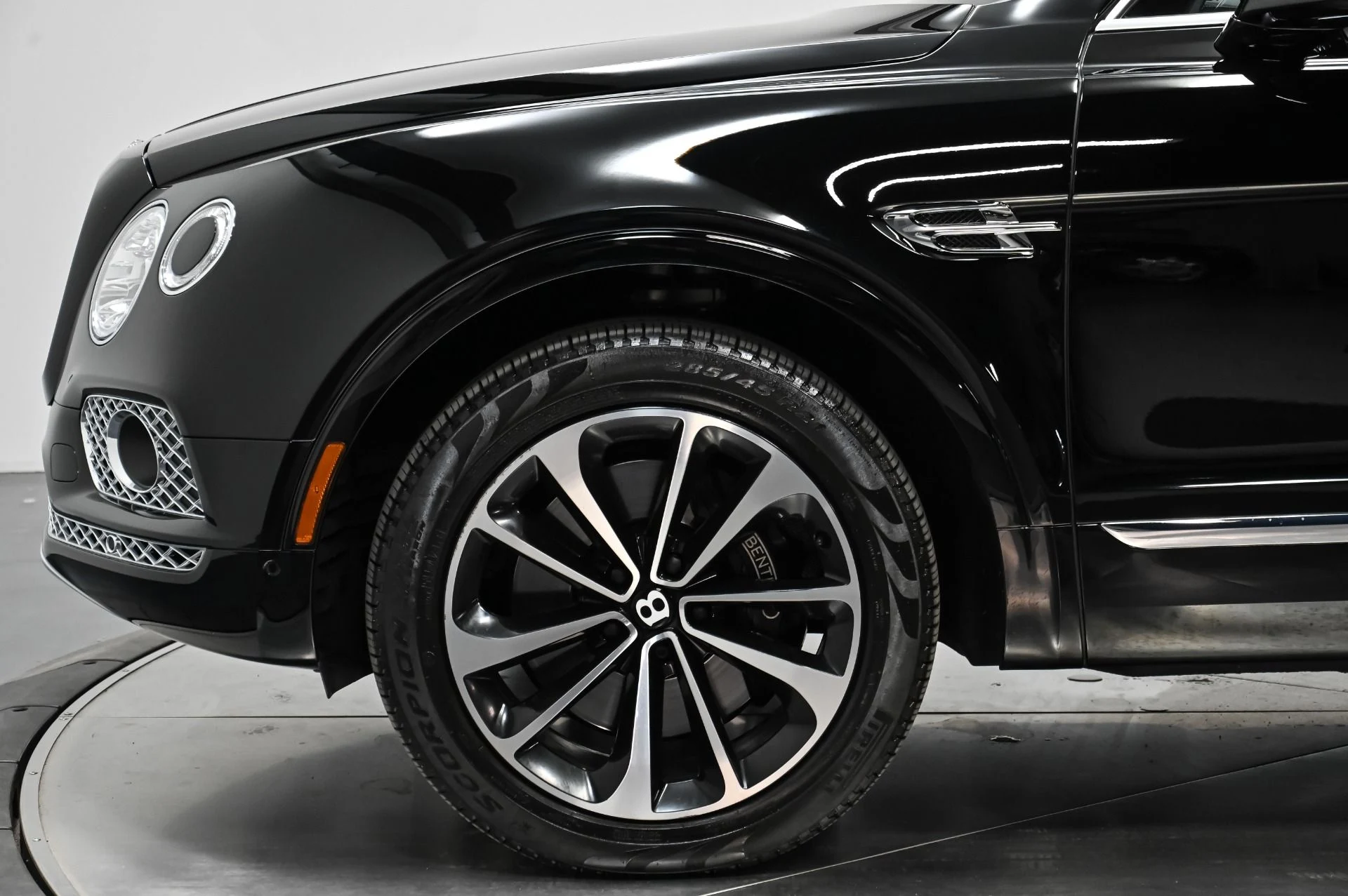 mph049_612576003_Used_2018_Bentley_Bentayga_W12_1756239179_ac65c5135b