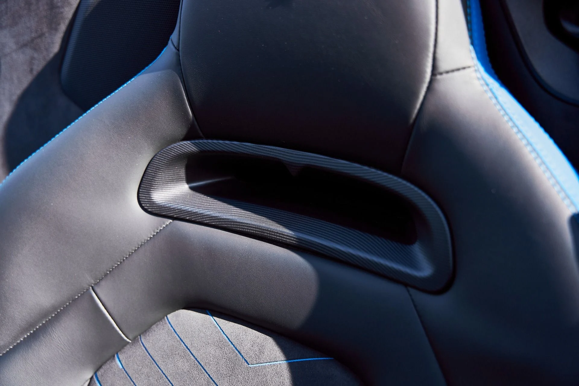 mph049_618027809_Used_2023_Maserati_MC_20_1769481258_5f8ff5ae8d