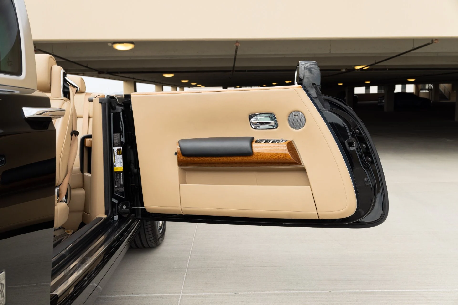 mph049_636562175_Used_2009_Rolls_Royce_Phantom_Drophead_Coupe_1775064185_98faa64810