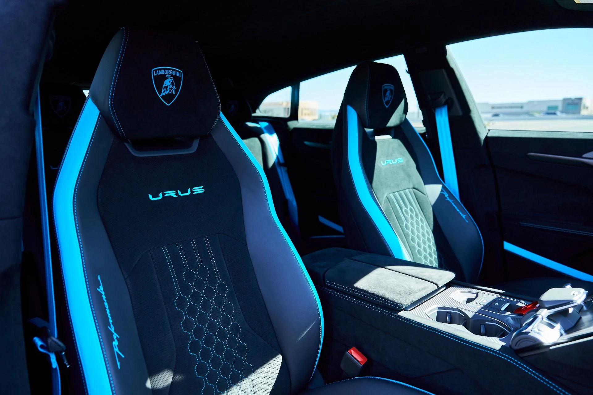 mph049_637613799_Used_2024_Lamborghini_Urus_Performante_1773367158_38388fd0b3