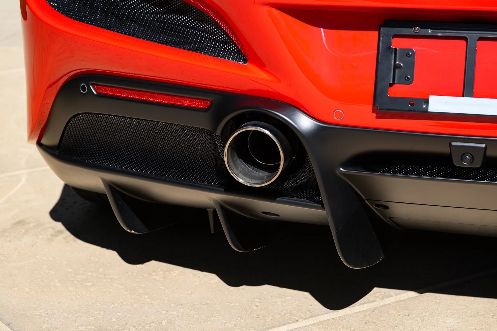 mph049_637921840_Used_2022_Ferrari_F8_Spider_1791574017_65a4af48ed