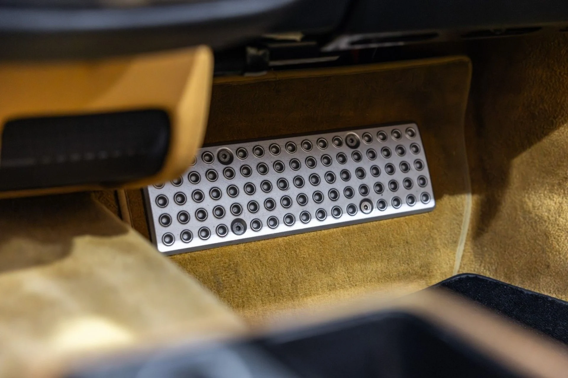 mph049_656829013_2_Q_1700522964