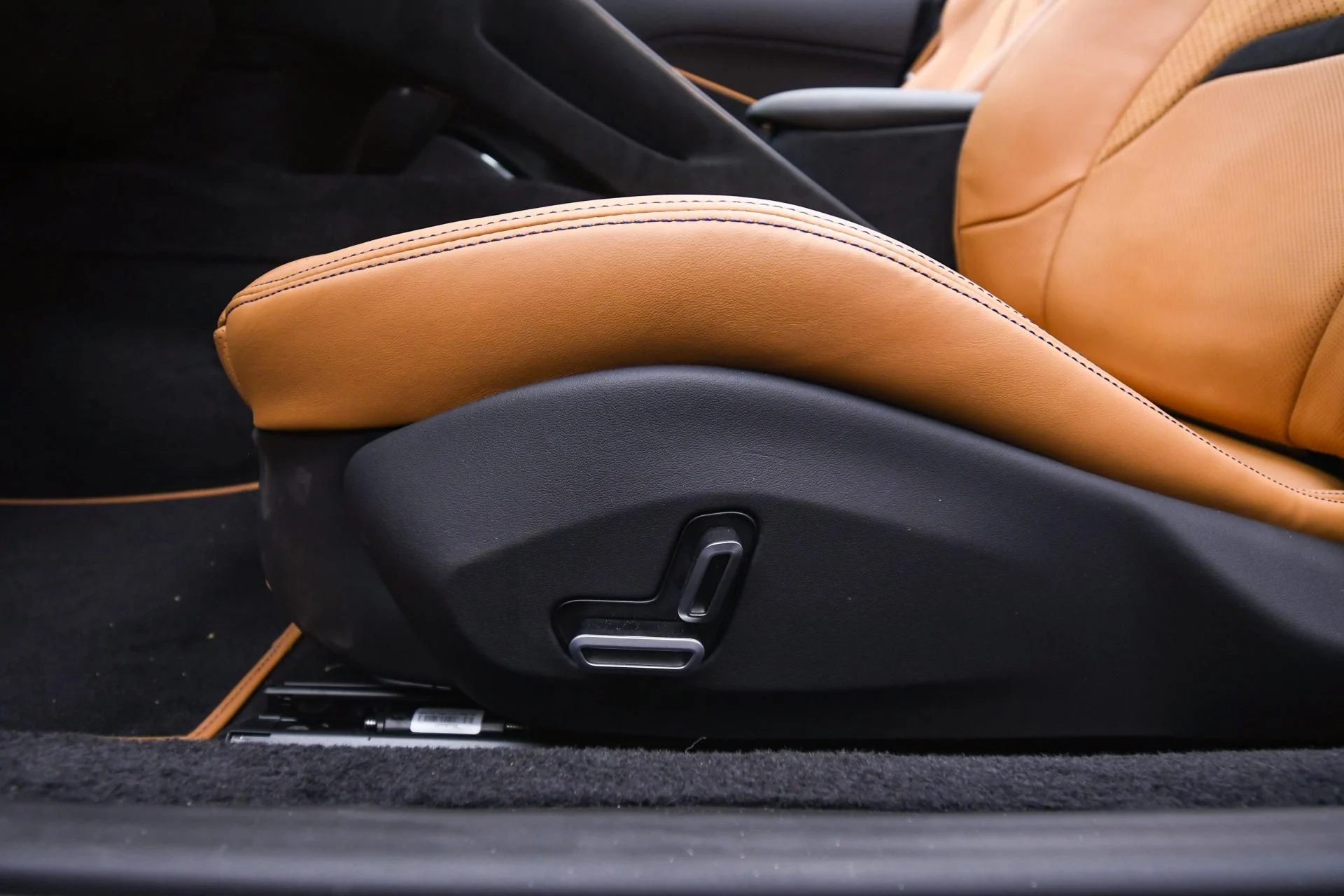 mph049_671226570_Used_2025_Ferrari_Roma_Spider_Spider_1754640570_e49e17d459