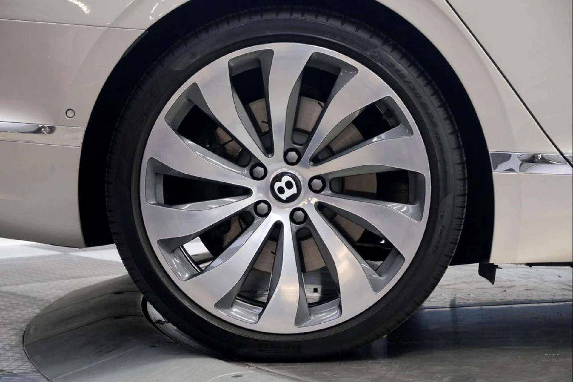 mph049_674911509_Ny_QZEUB_6_Ait9l_J_Msrw_Op_Zb_D22b_I_f1c51258cf