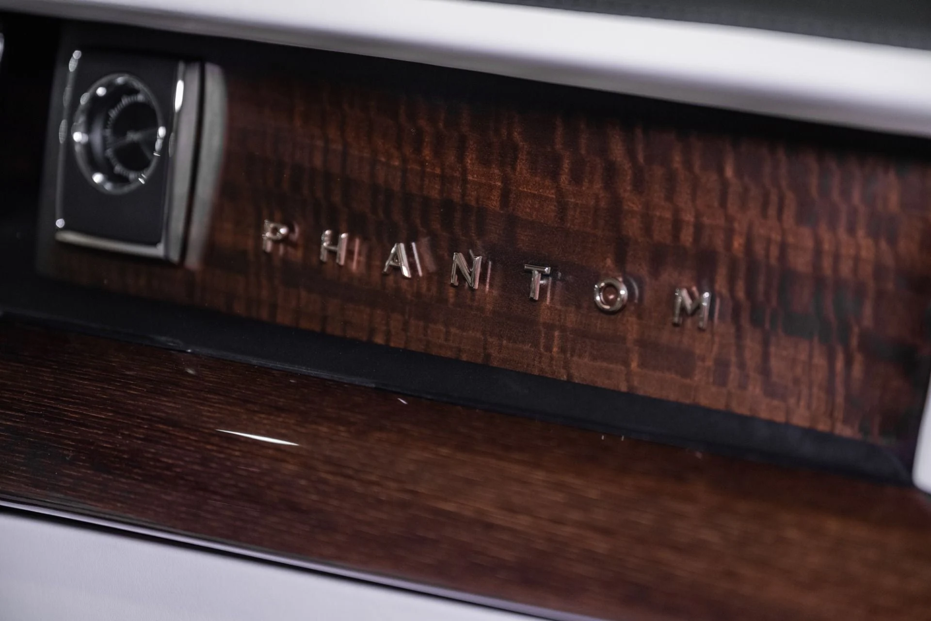 mph049_675474037_Used_2018_Rolls_Royce_Phantom_1778080053_b613ddf34b