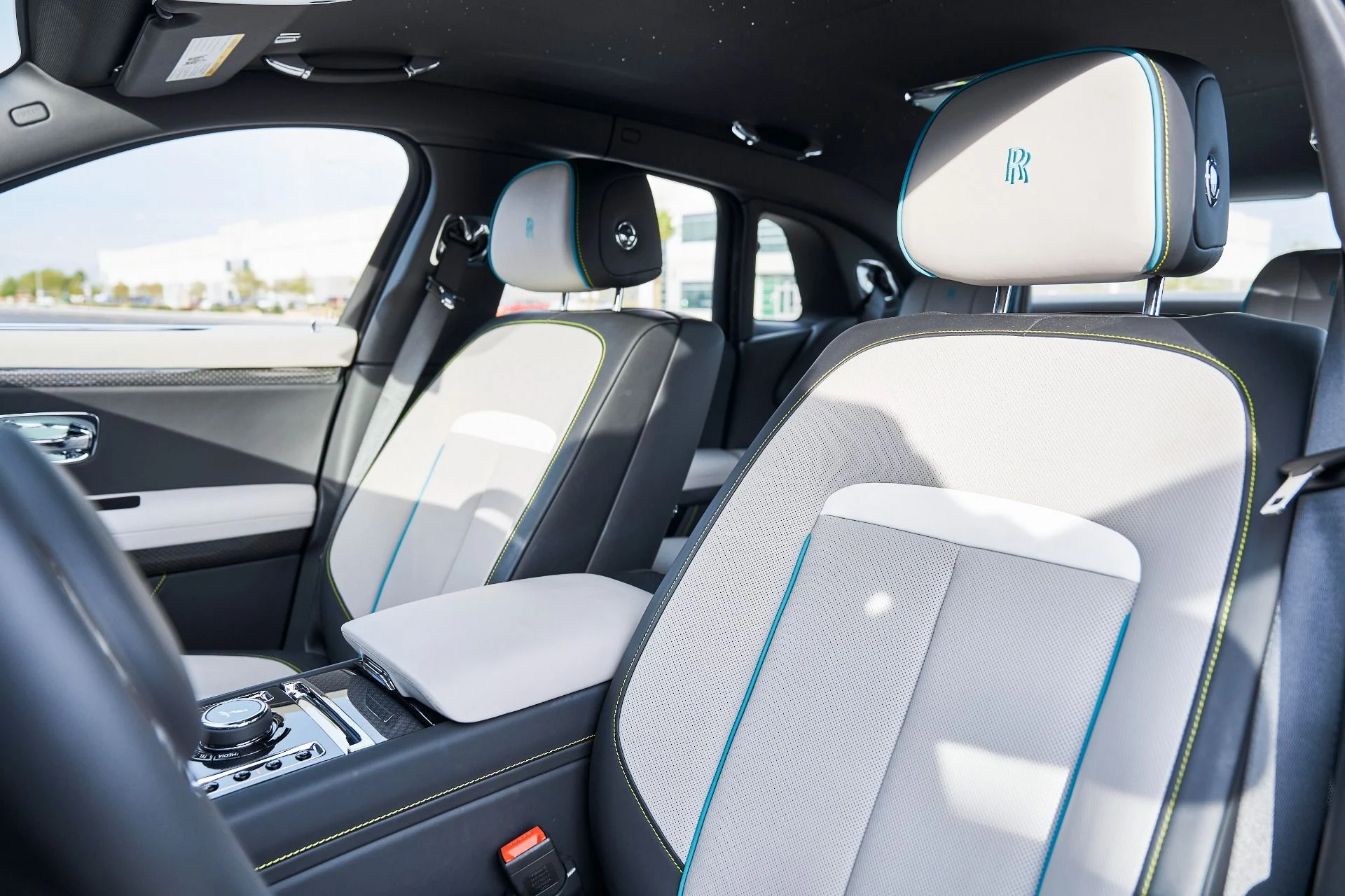 mph049_69539729_Used_2025_Rolls_Royce_Ghost_Black_Badge_1769049541_0a98accc31