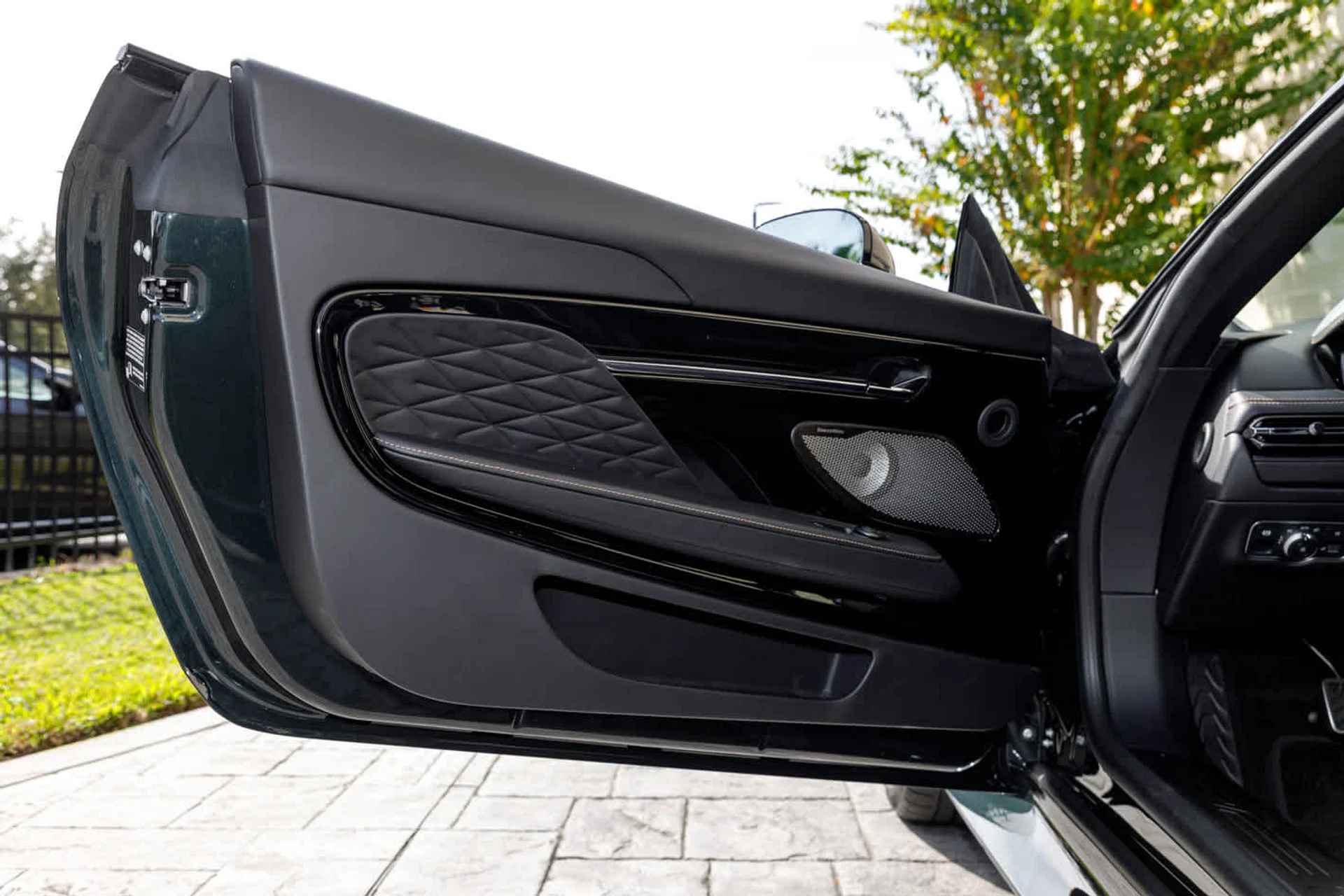 mph049_696326086_50_bc54d15681