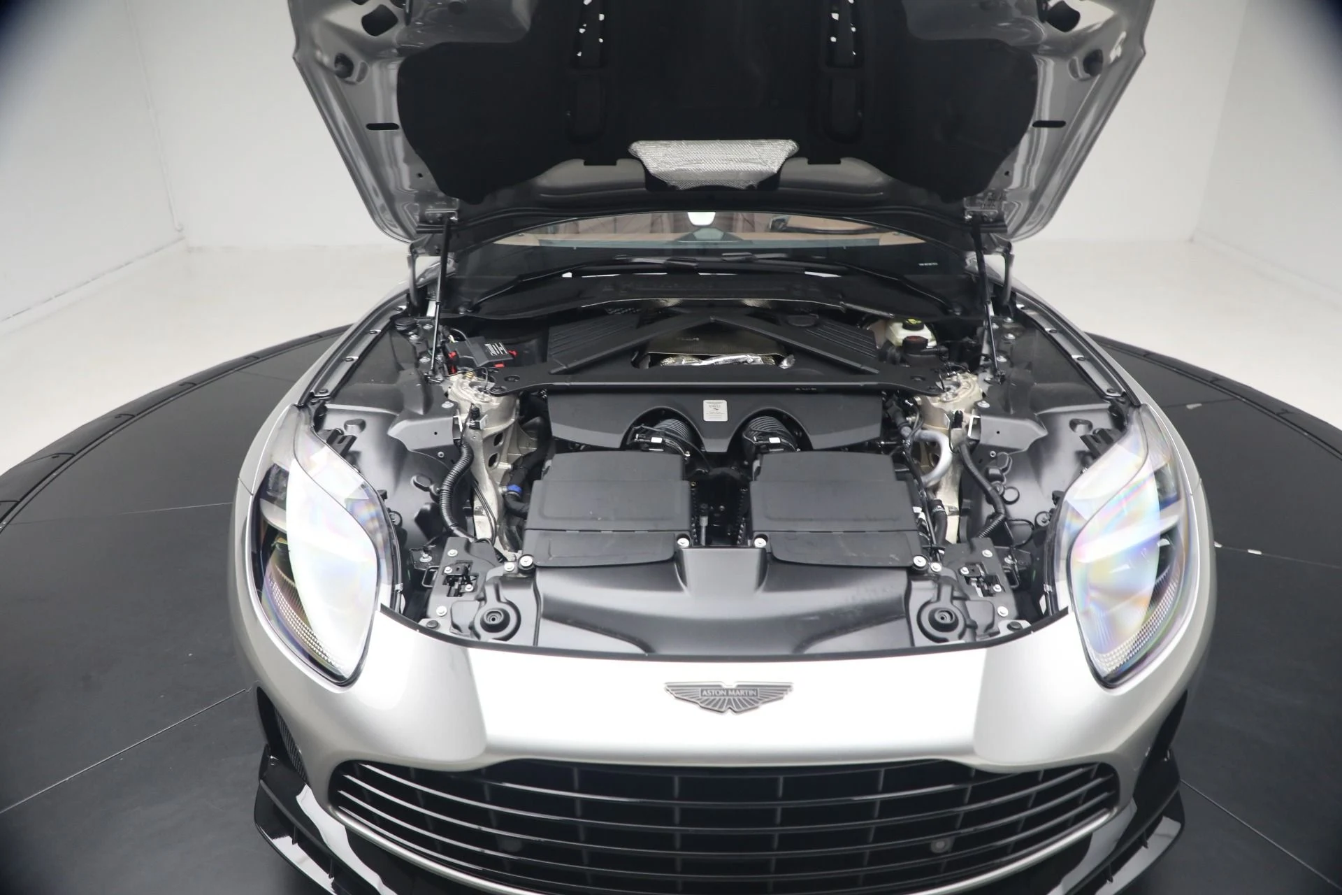 mph049_703221200_New_2026_Aston_Martin_DB_12_S_Volante_1781361339_bdd1069908