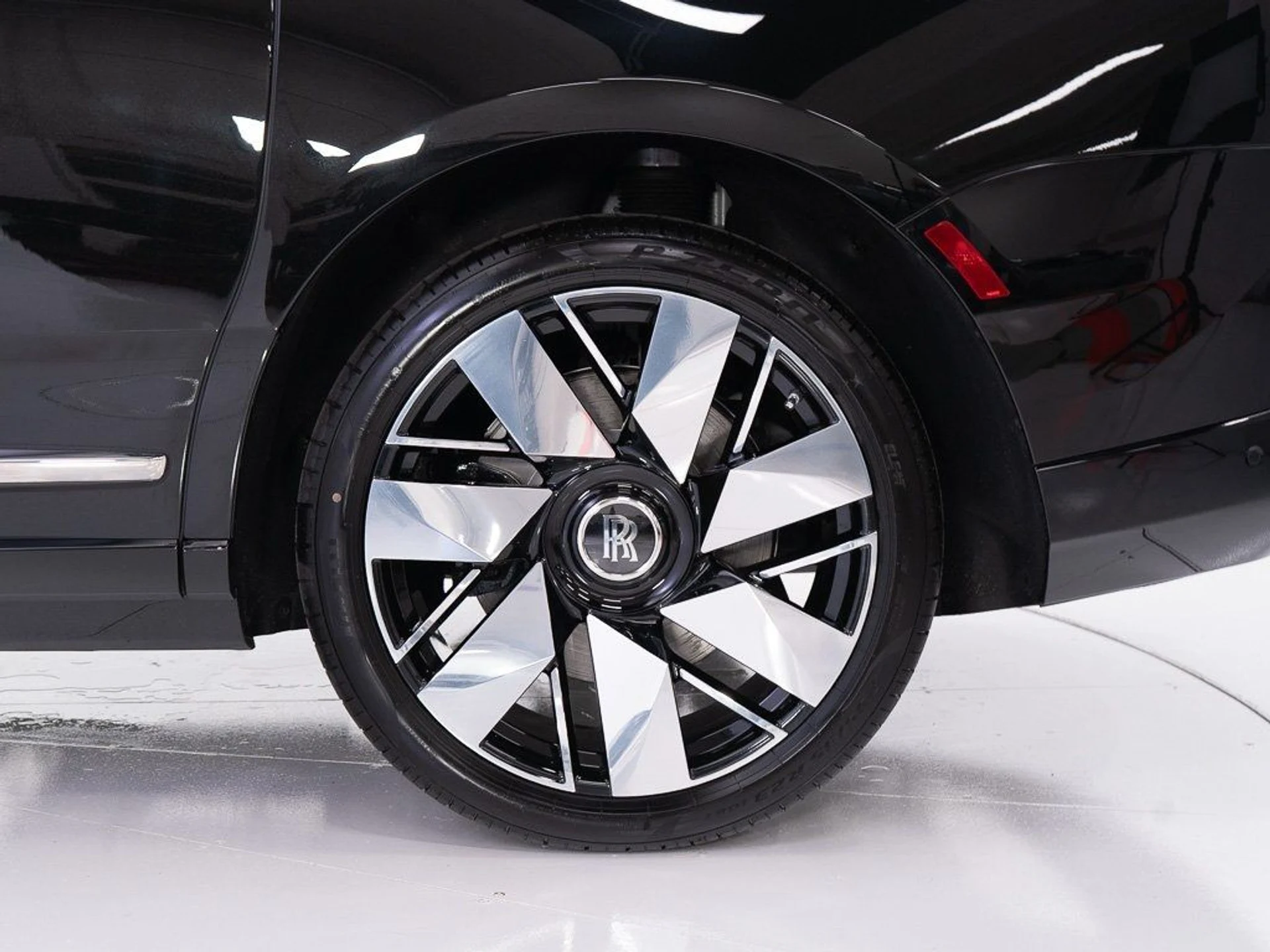 mph049_711326000_dbb0e6bd513751359f3d8f2613910354_5ec384d3a8