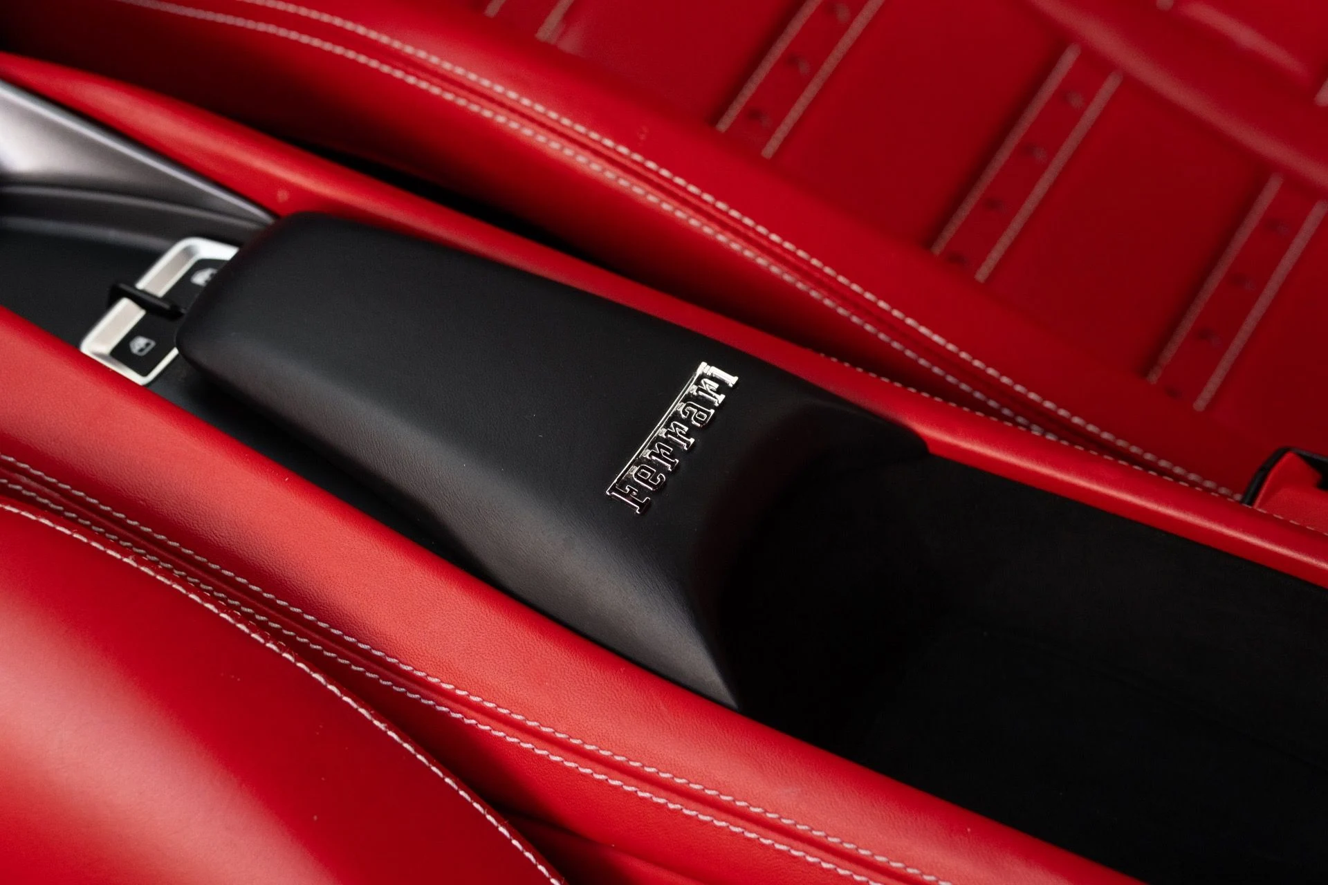 mph049_738228867_Used_2021_Ferrari_F8_Tributo_1763762778_087c785926