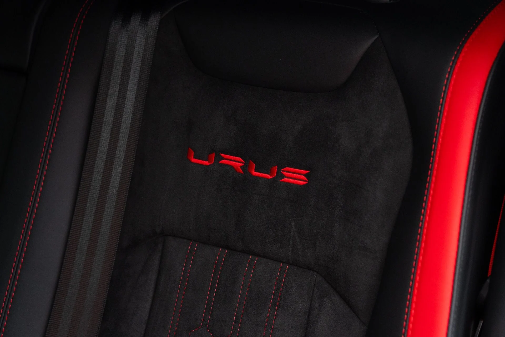 mph049_739005854_Used_2023_Lamborghini_Urus_S_1771018680_903fd3665e