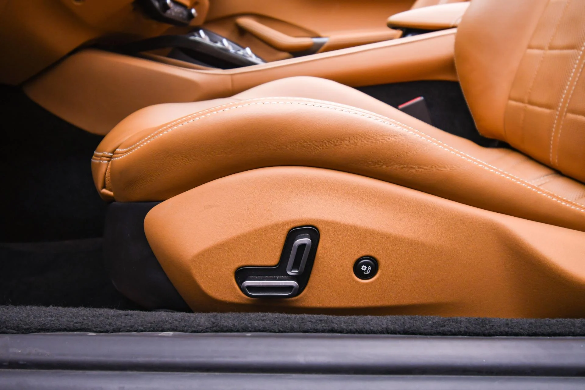 mph049_753667947_Used_2021_Ferrari_Portofino_Convertible_1754553935_86c38f430f