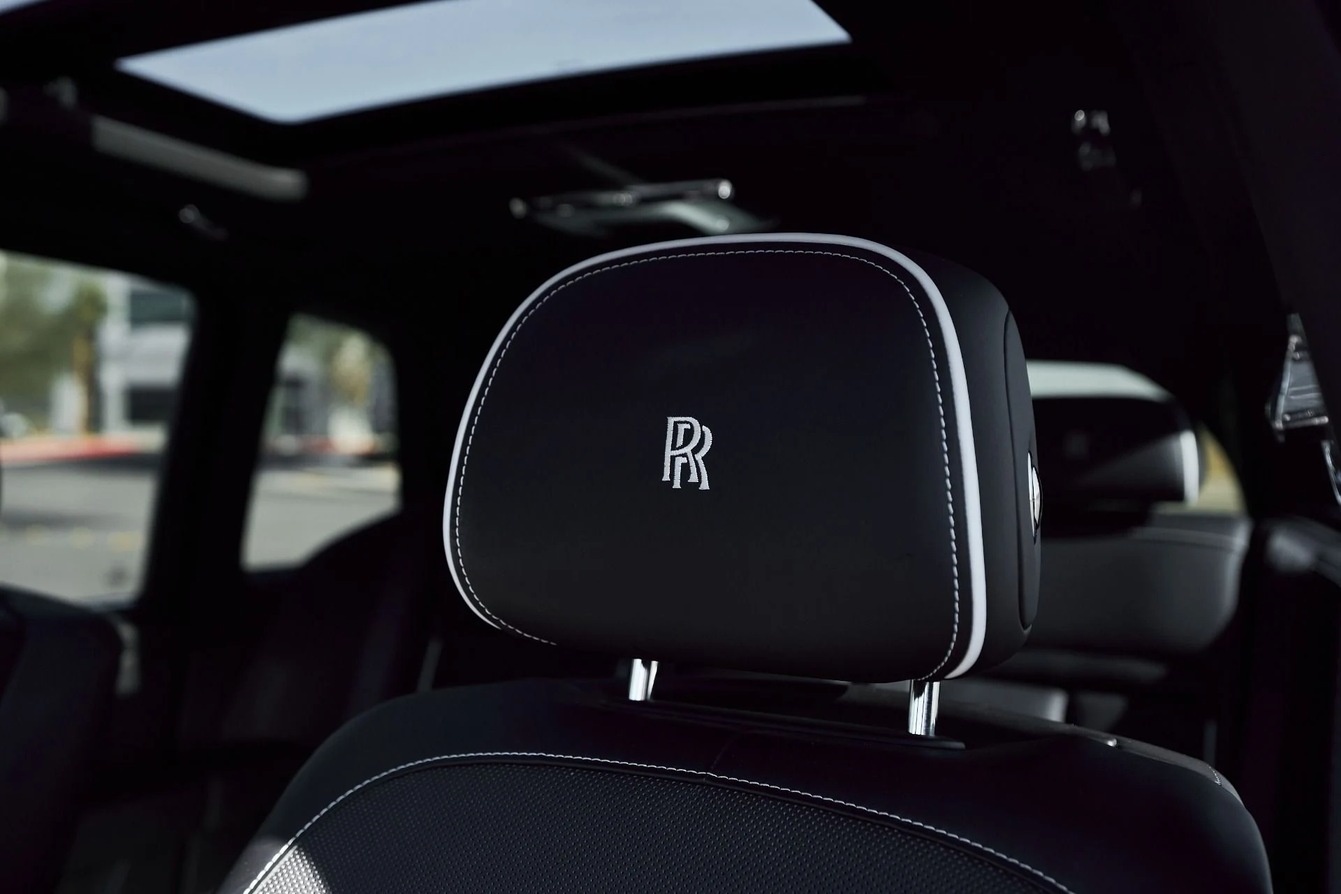 mph049_761222440_Used_2019_Rolls_Royce_Cullinan_Base_1764382726_95dafcfc6c