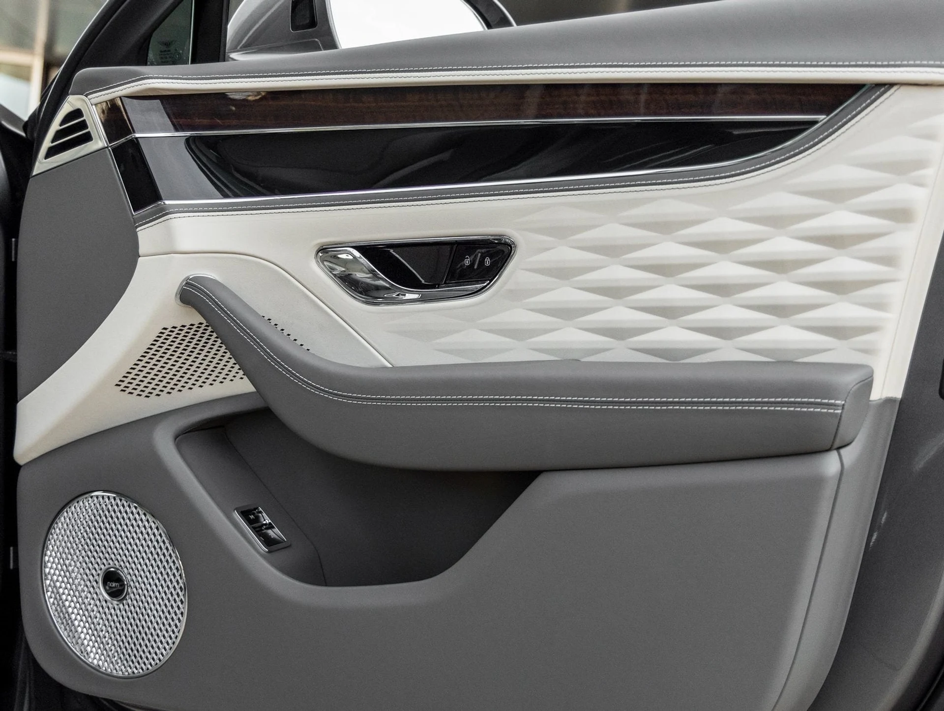 mph049_77263962_50_8803c1b866