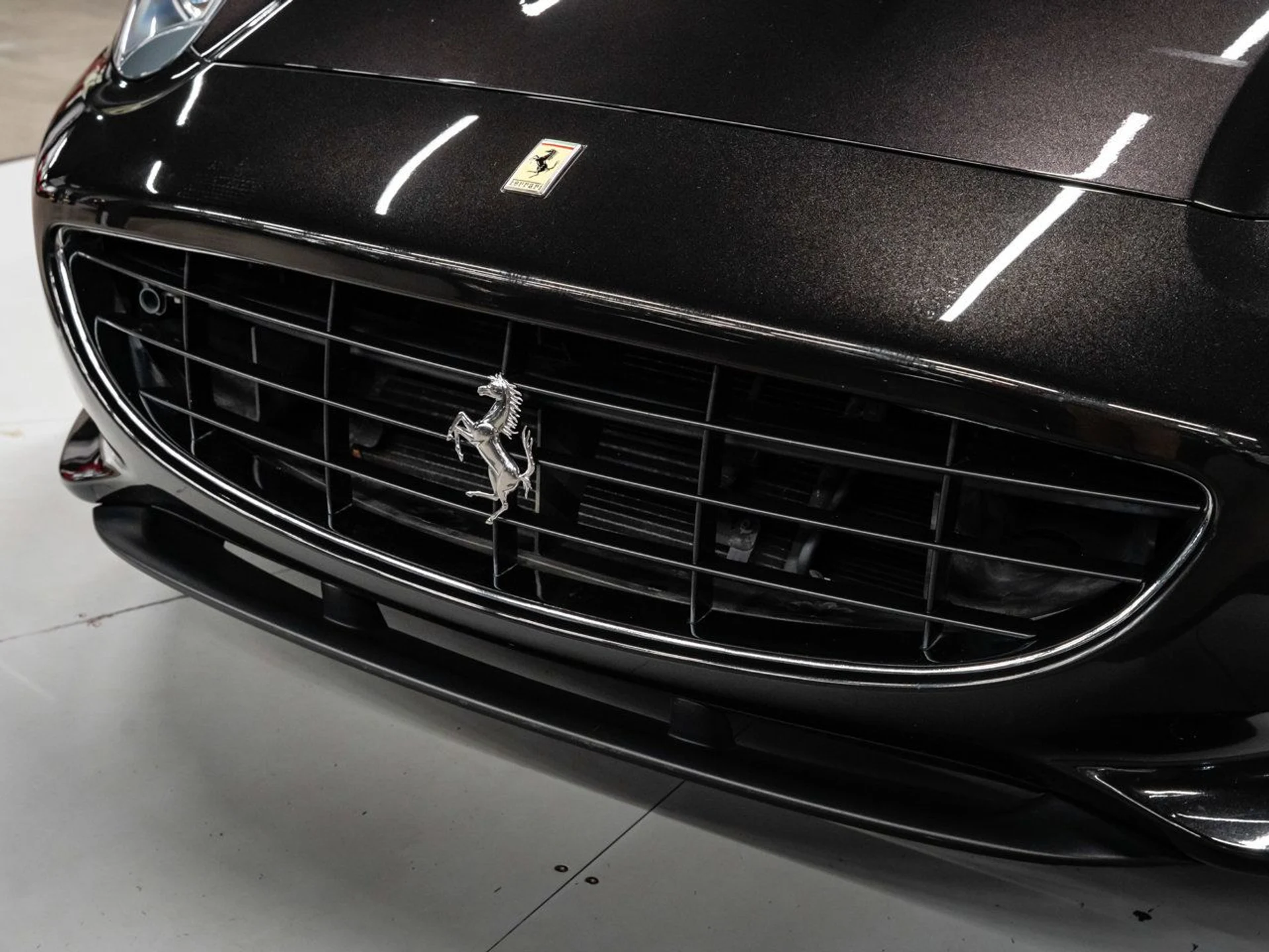 mph049_774747815_ferrari_california_2011_5de04de453