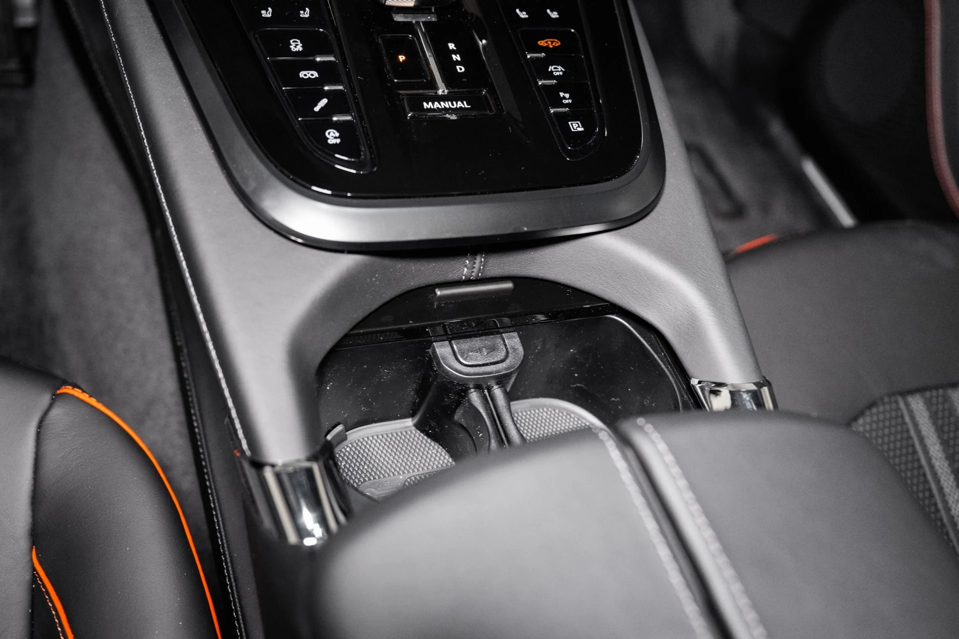 mph049_78951519_Used_2025_Aston_Martin_DBX_707_1748959342_587ba93044