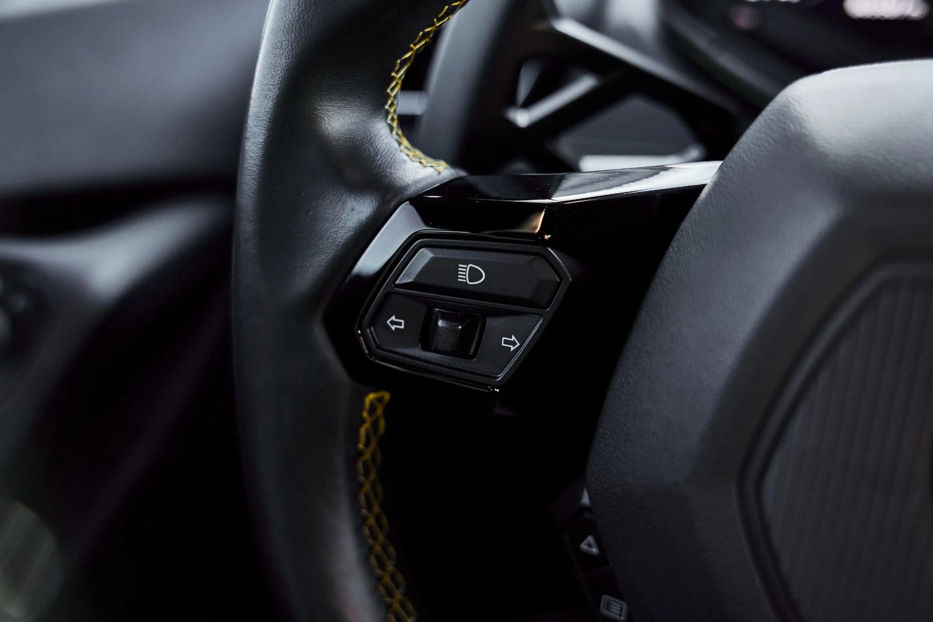 mph049_79287676_Used_2021_Lamborghini_Huracan_EVO_Base_1774405021_d733c626f2