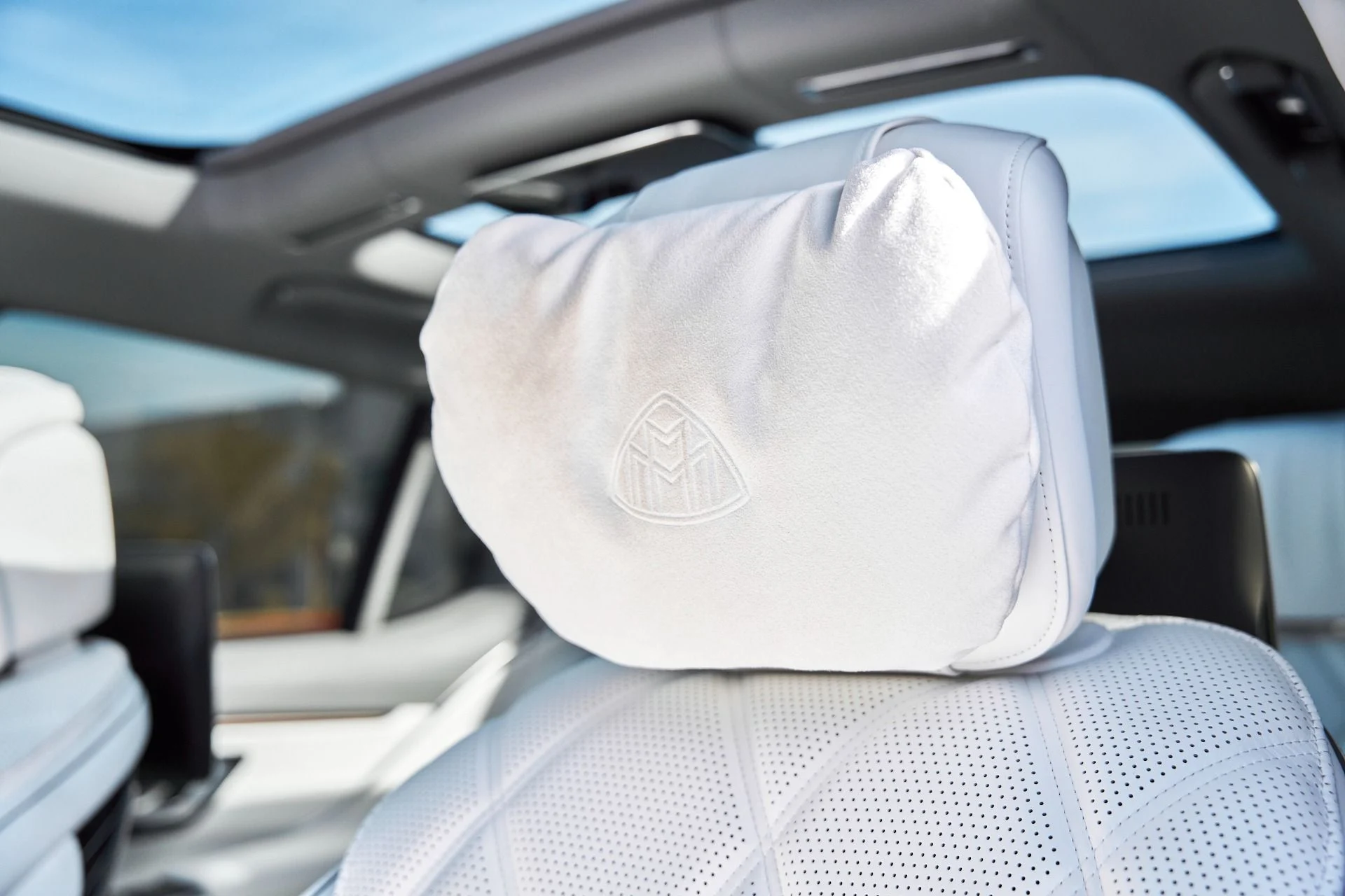 mph049_807088781_Used_2024_Mercedes_Benz_EQS_Maybach_EQS_680_1766455927_9b4fa68c49