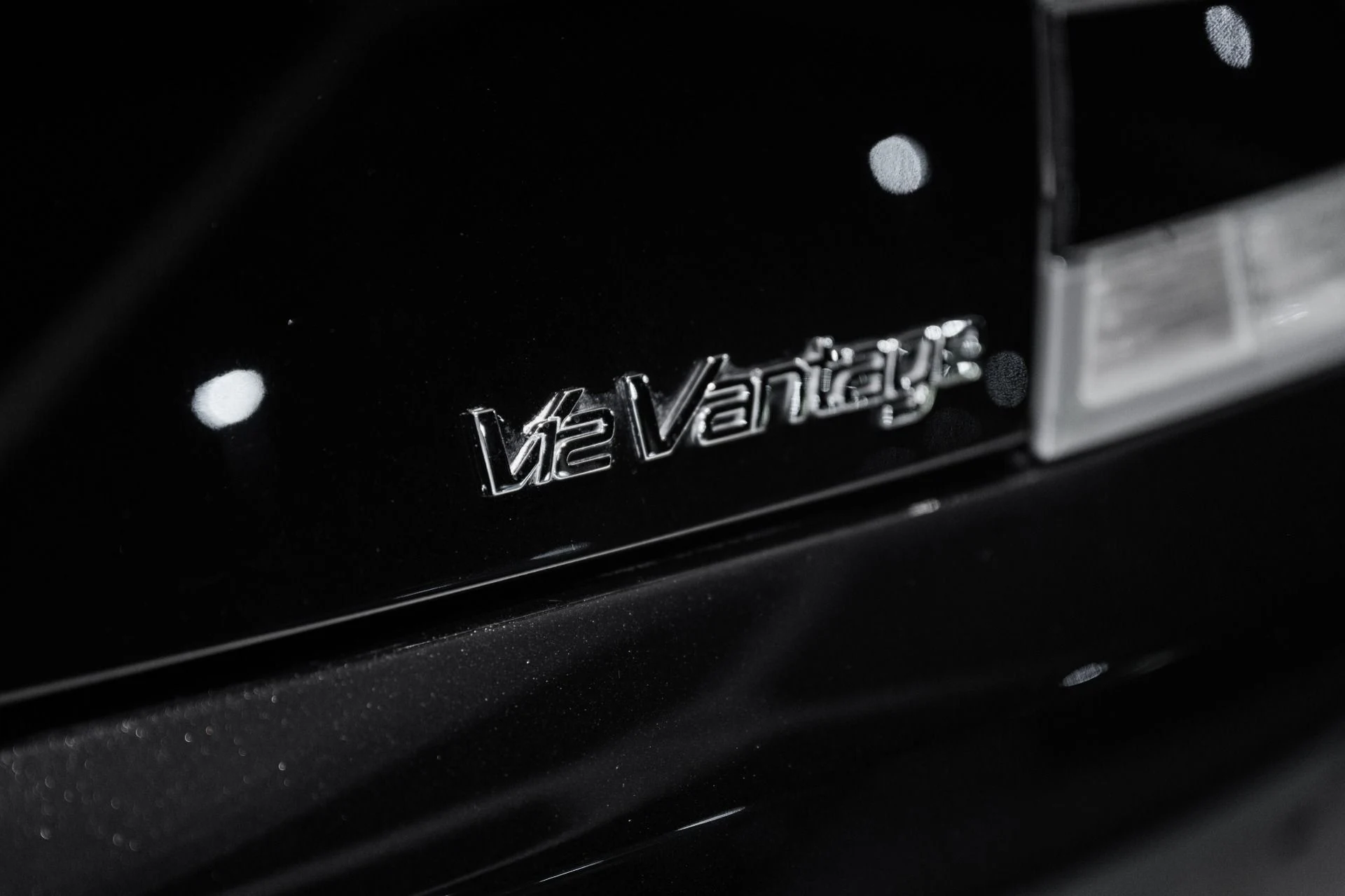 mph049_81286991_Used_2011_Aston_Martin_V12_Vantage_1762183015_6cd651f0e4