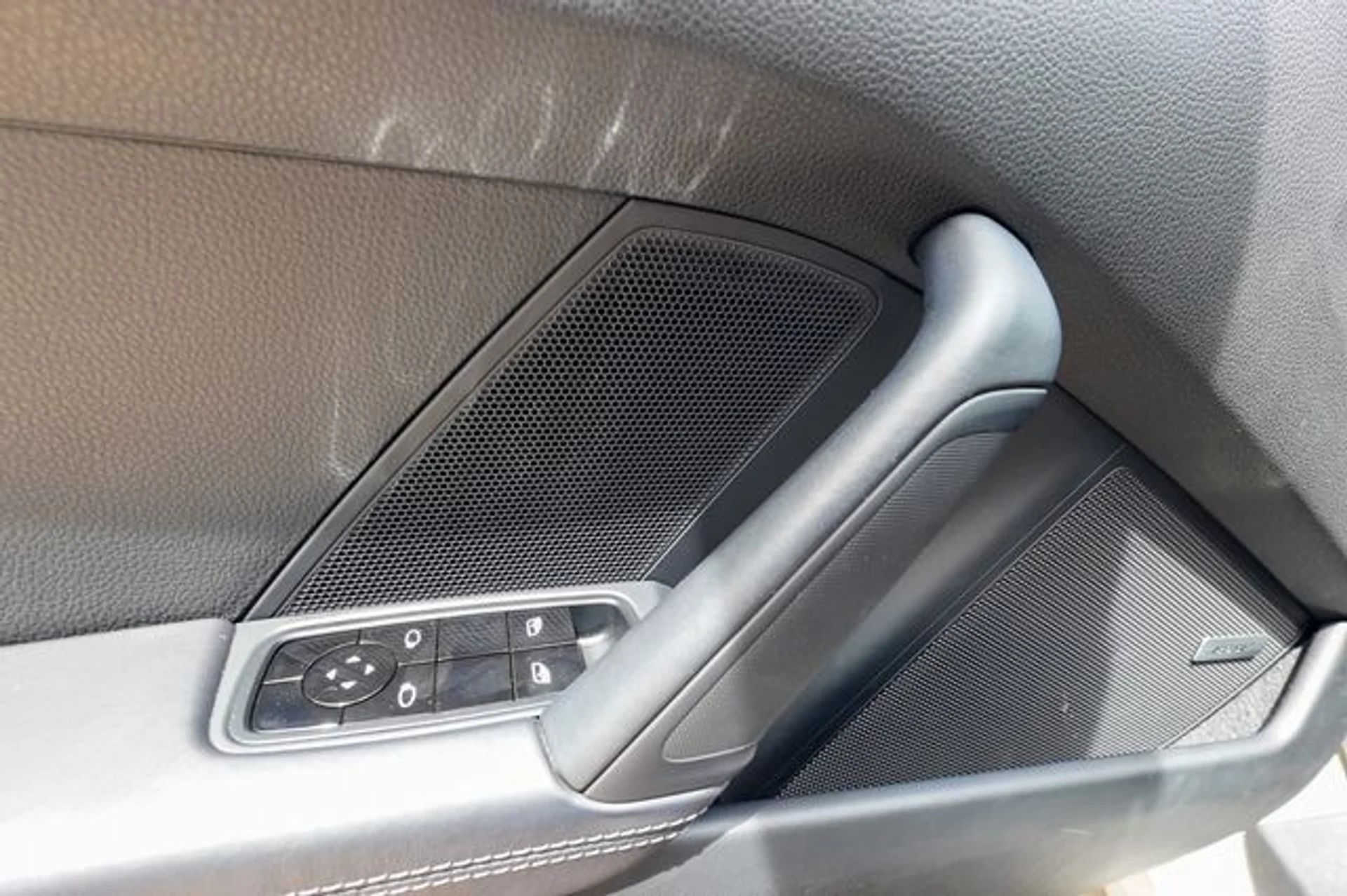 mph049_819642518_23009074_50_f92c803823