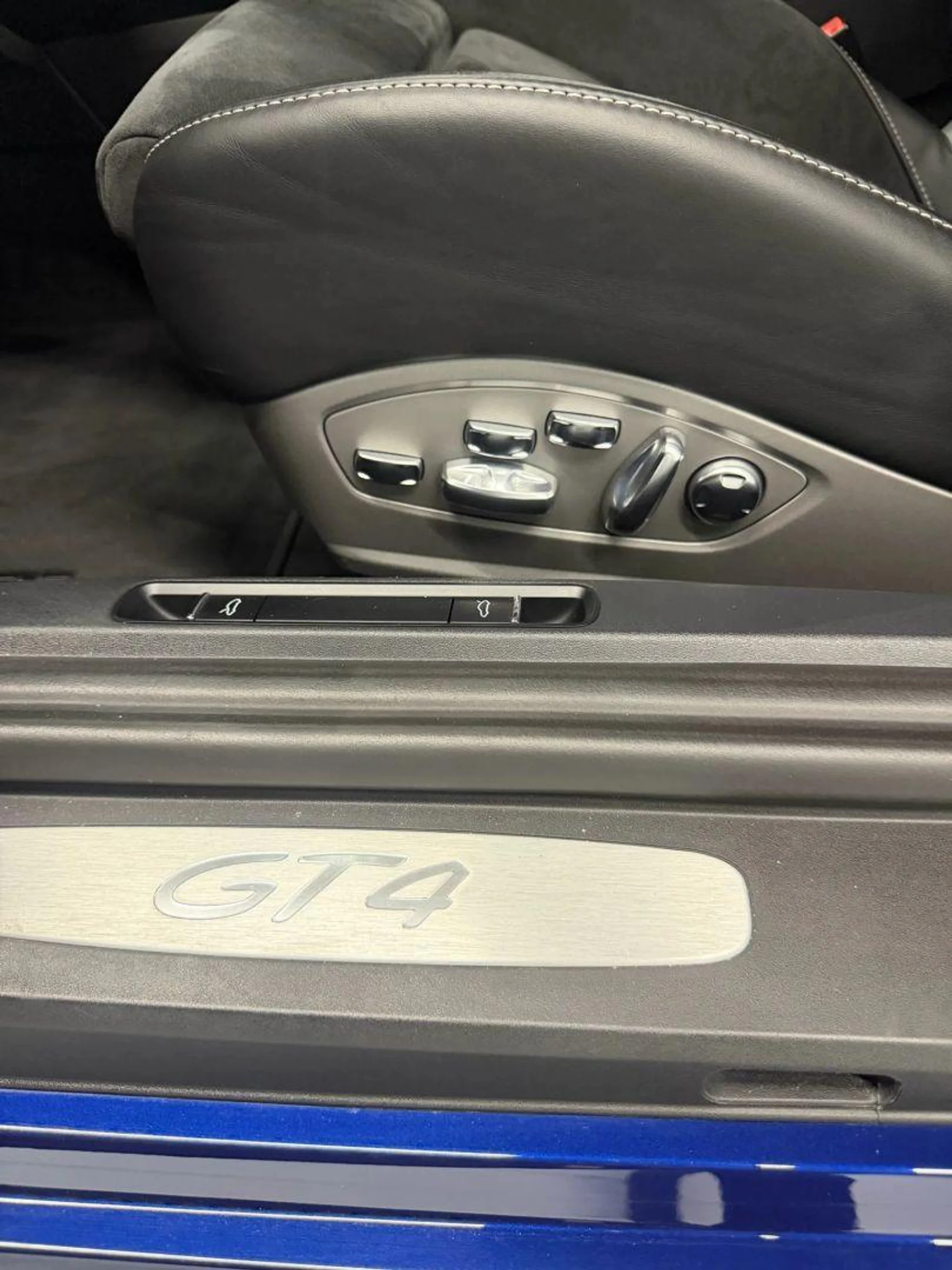 mph049_821454741_Used_2020_Porsche_718_Cayman_GT_4_Coupe_2_D_1788539755_a6f89c29e5