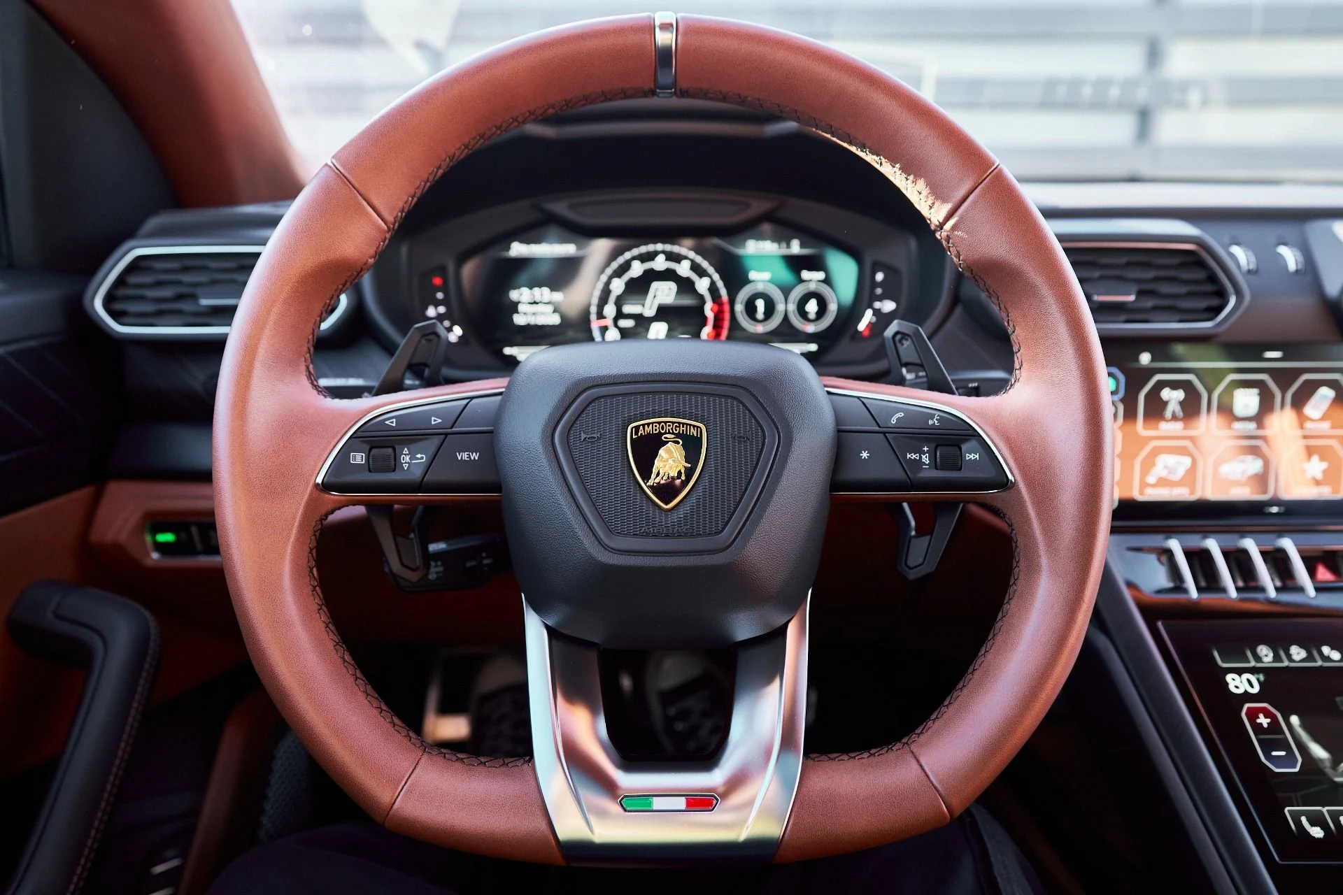 mph049_821607629_Used_2022_Lamborghini_Urus_1764710498_ac01d2e8cc