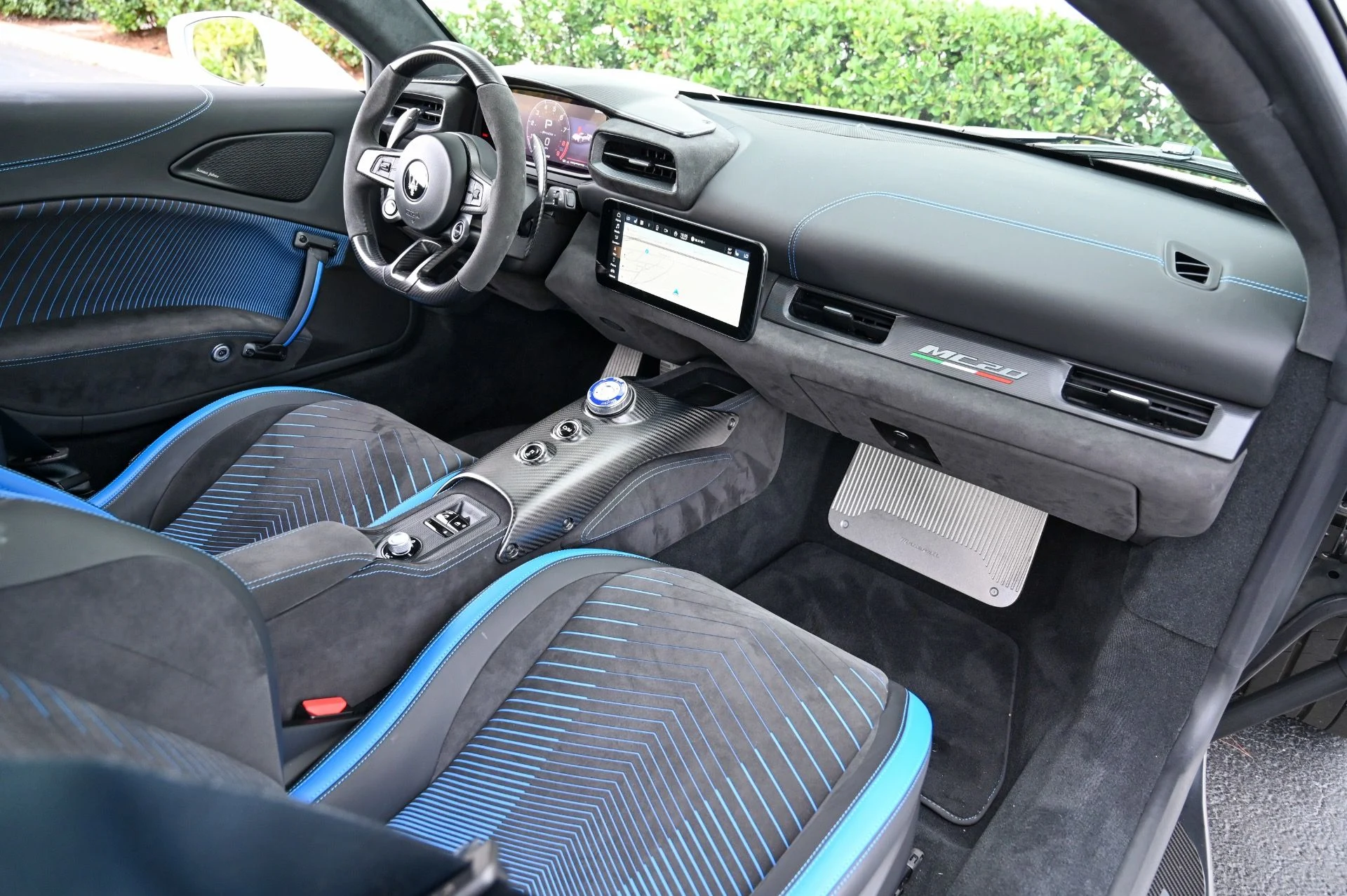 mph049_834480963_Used_2022_Maserati_MC_20_1715696671_82bbfbc6d9