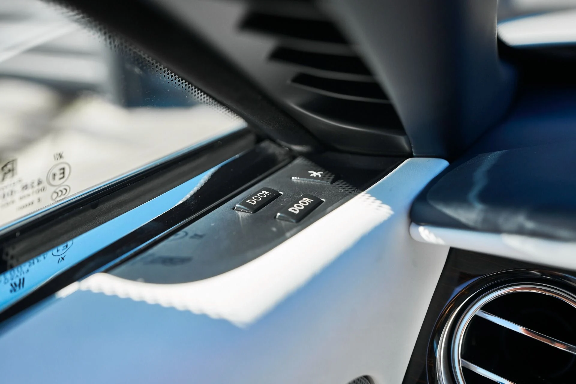 mph049_835385689_Used_2020_Rolls_Royce_Wraith_Base_1762567784_4bfdf4a55d