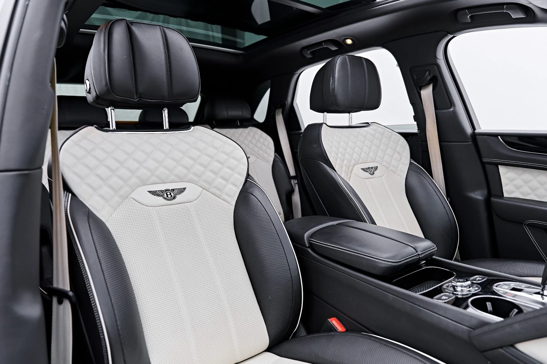 mph049_836442947_Used_2022_Bentley_Bentayga_V8_1791935763_df8e0b274d