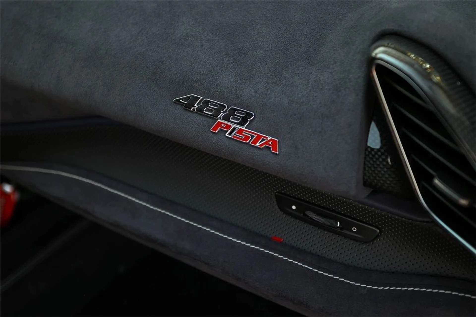 mph049_841944194_bdaf5502f2febc44d8387a51d4a32e67_f0eabf70d0