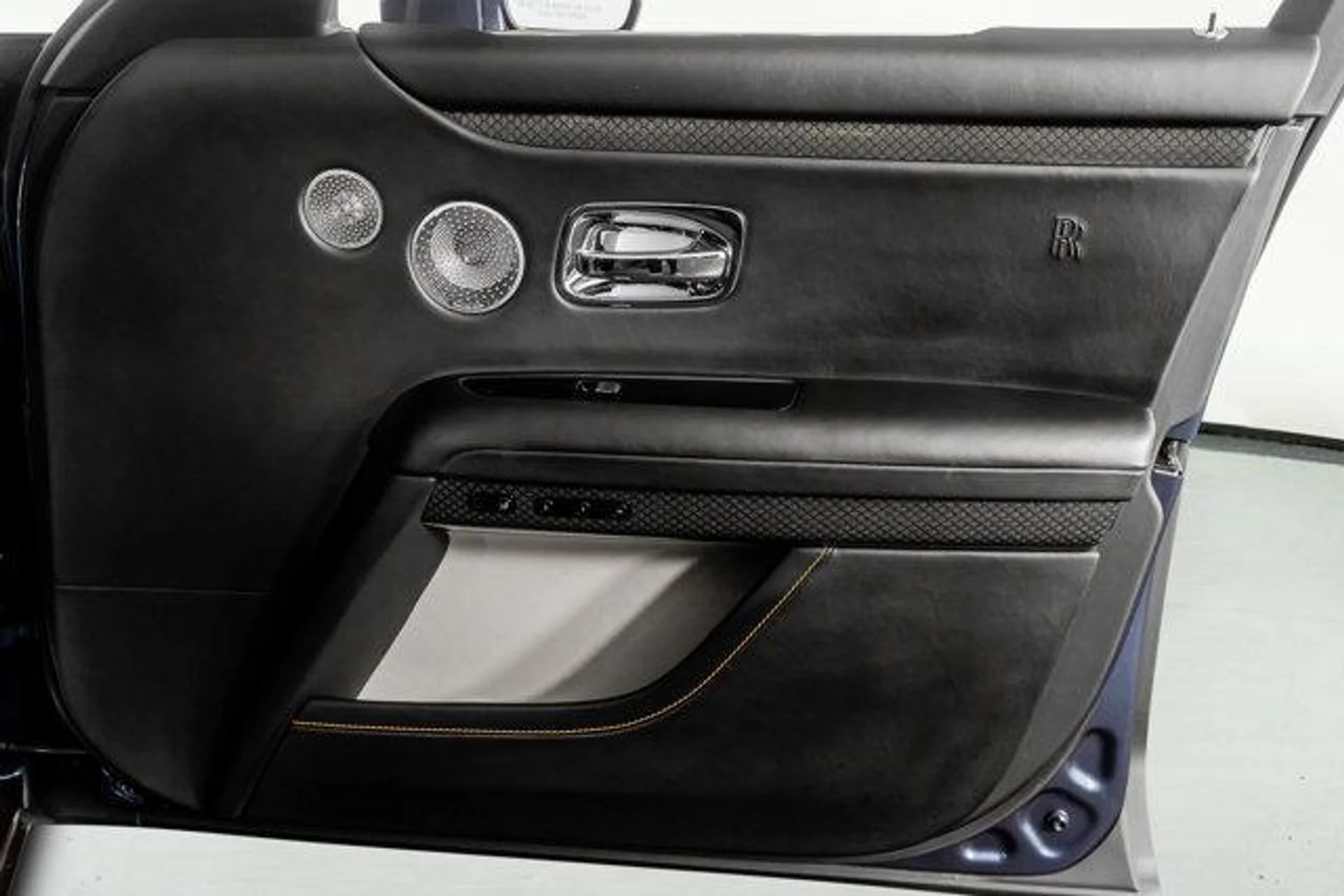 mph049_85964907_h_Tb_Xanp_Uxv5_W0_L_Sak_Yo_avqn_O_Lw_771e4db7e4