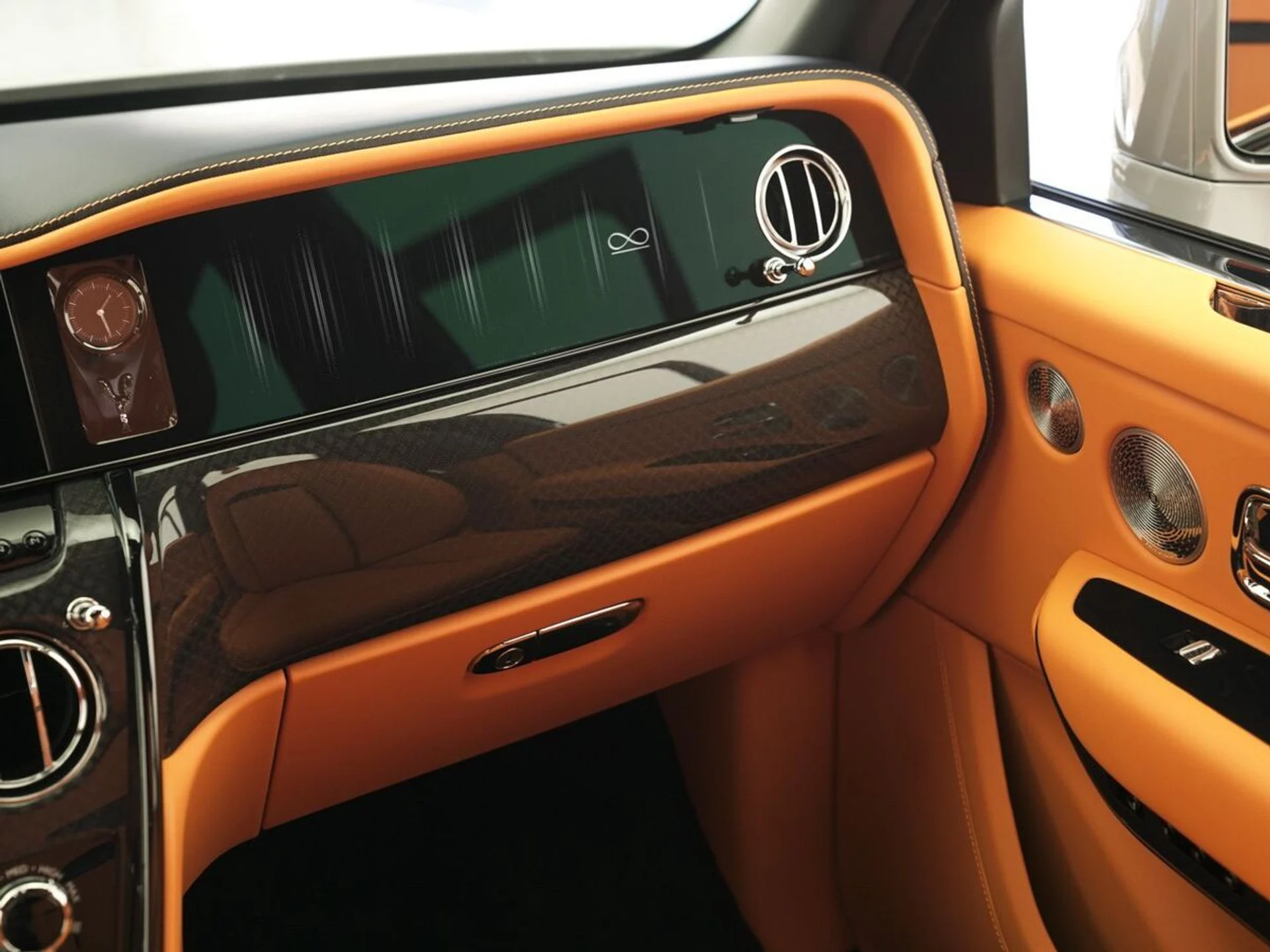 mph049_935651999_z8yq2rk8yq2b1wqa15m547cooeys_d3d476f374