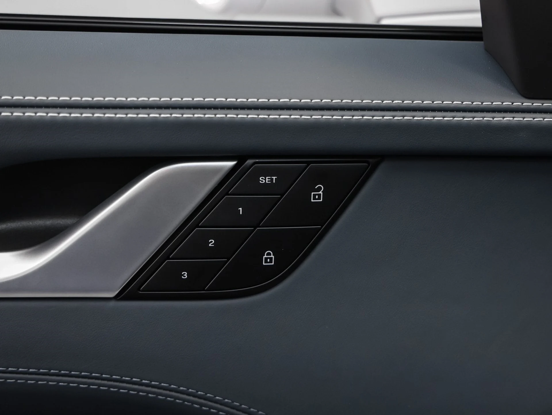 mph049_956924857_50_fbc2a983e7