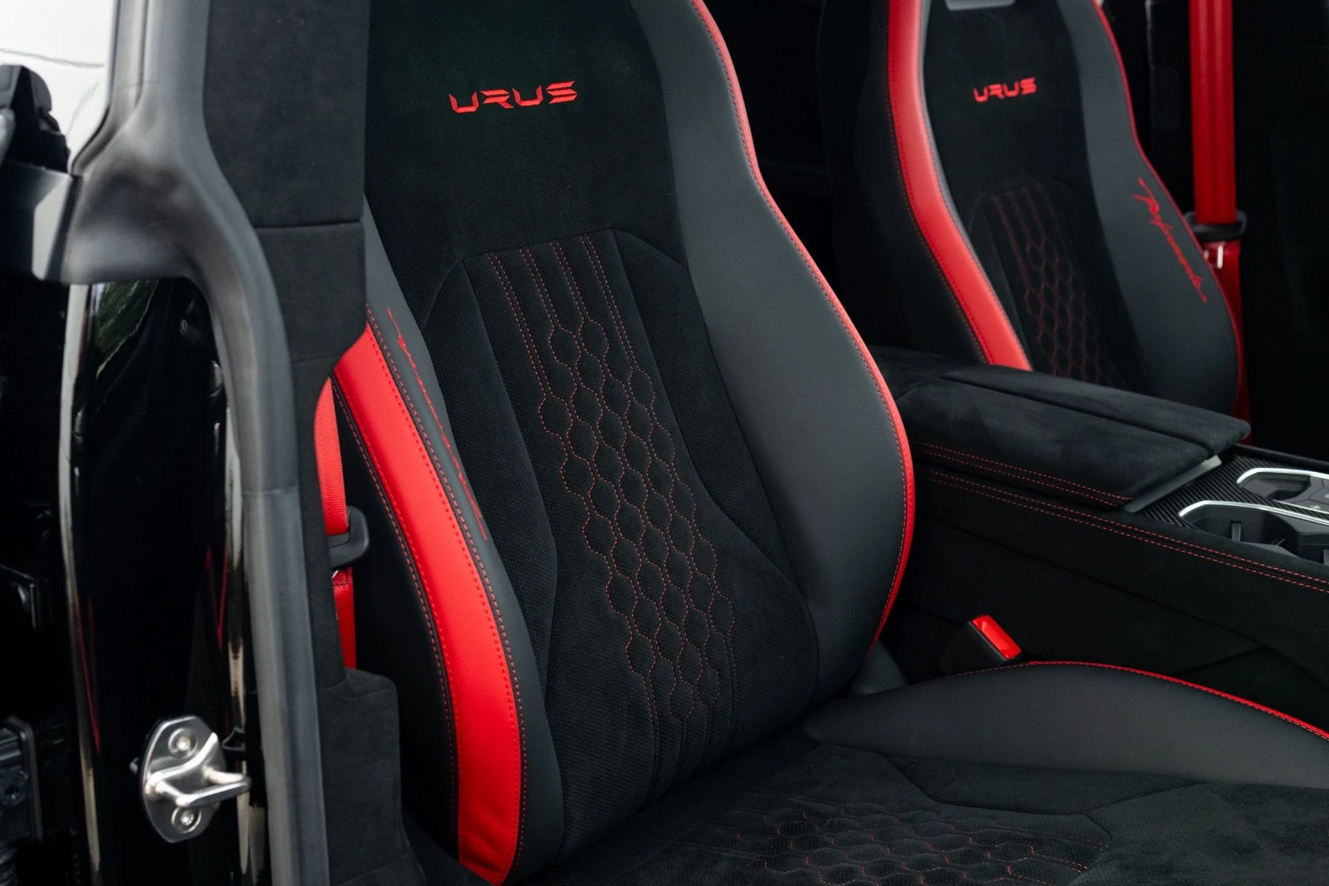 mph049_962390365_Used_2024_Lamborghini_Urus_Performante_1766445778_66b08699ac