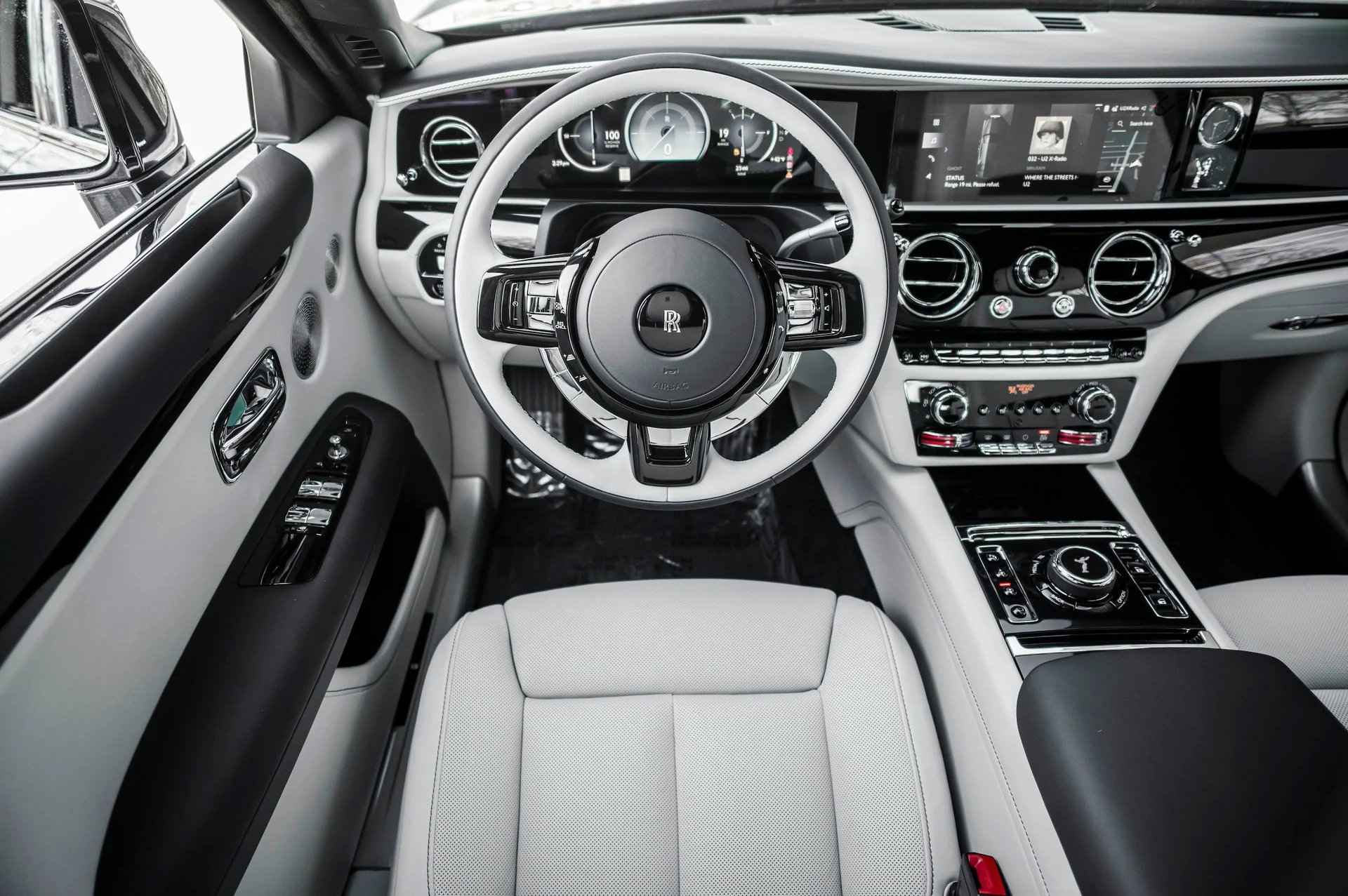 mph049_965535615_dbbc03ffa3c34c92b983e2343f79ad5e_48d5d351d6