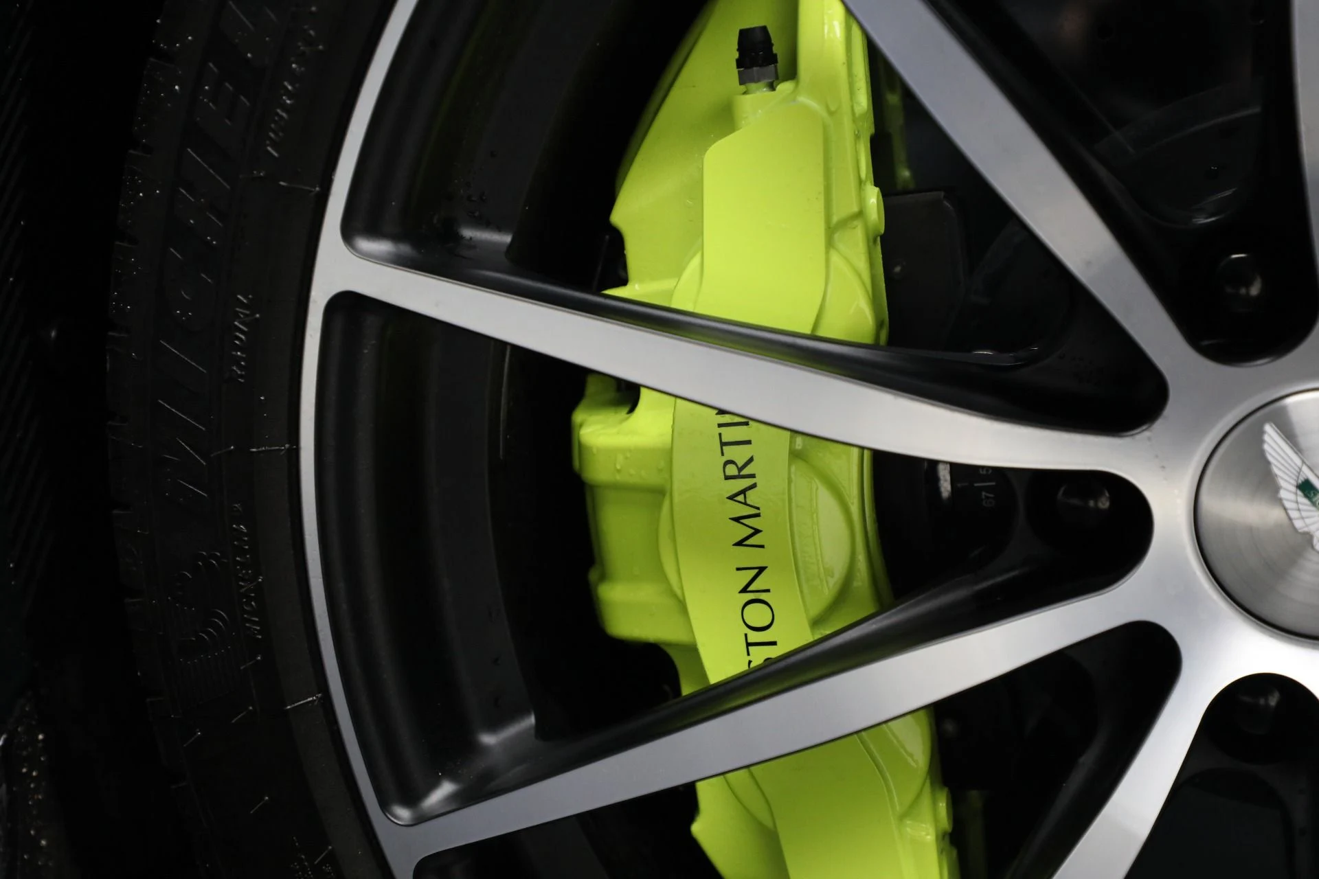 mph049_966977260_Used_2023_Aston_Martin_Vantage_V12_dec32b17e4