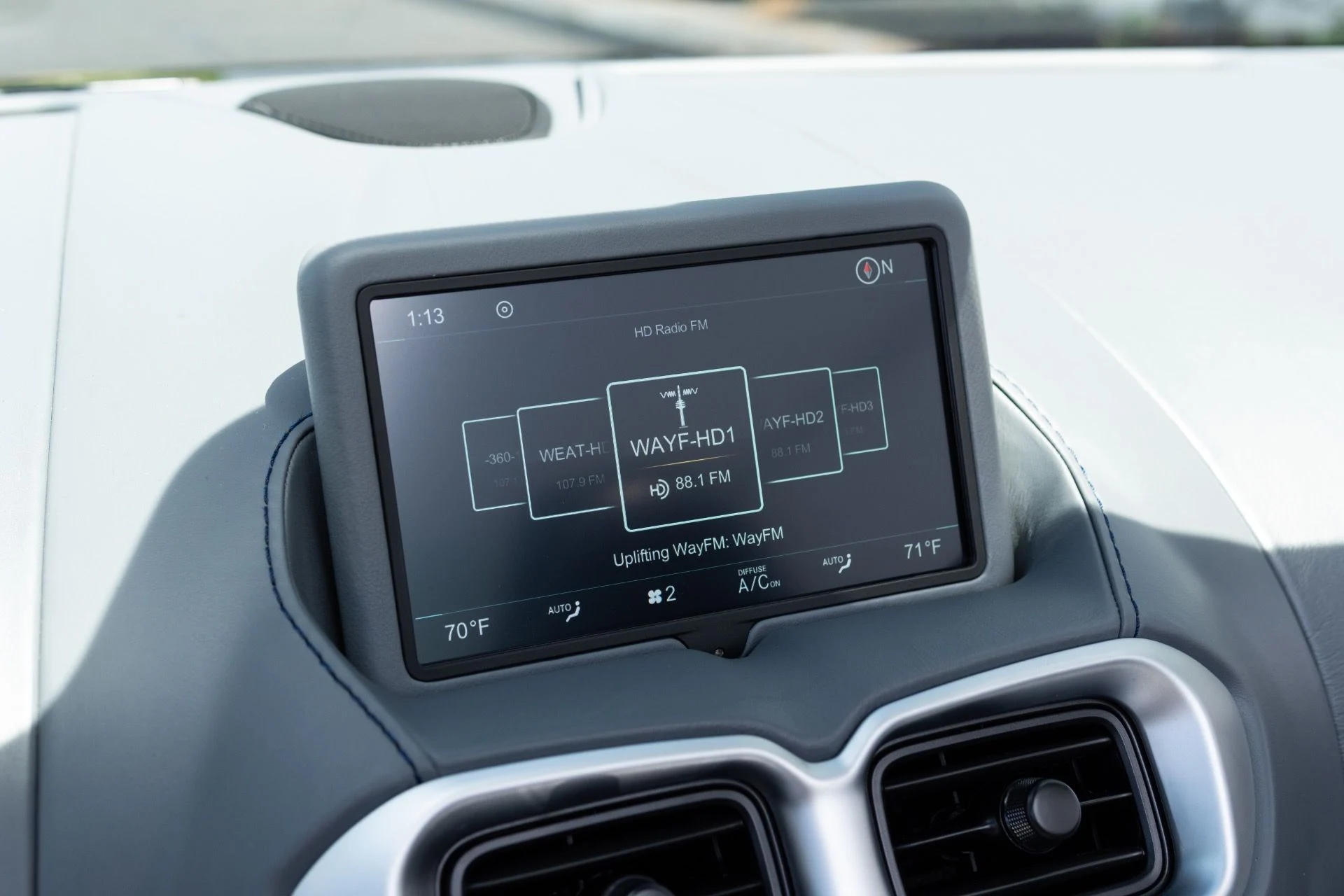 mph049_976751077_Used_2021_Aston_Martin_Vantage_1774065878_053b48c19f