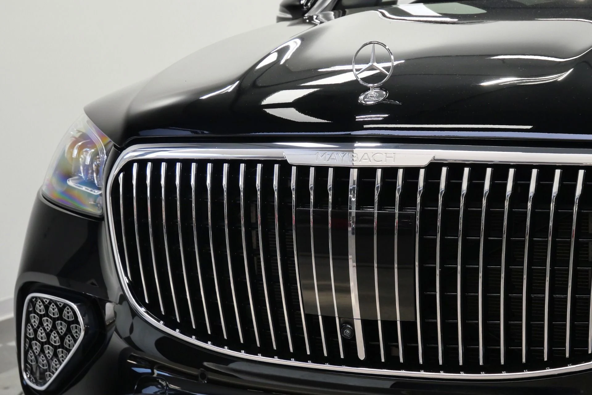mph049_984207744_Used_2025_Mercedes_Benz_Maybach_GLS_600_4_MATIC_Monoblock_Wheels_4_Seat_Configuration_Rear_Entertainment_1776793710_e1e34a6831