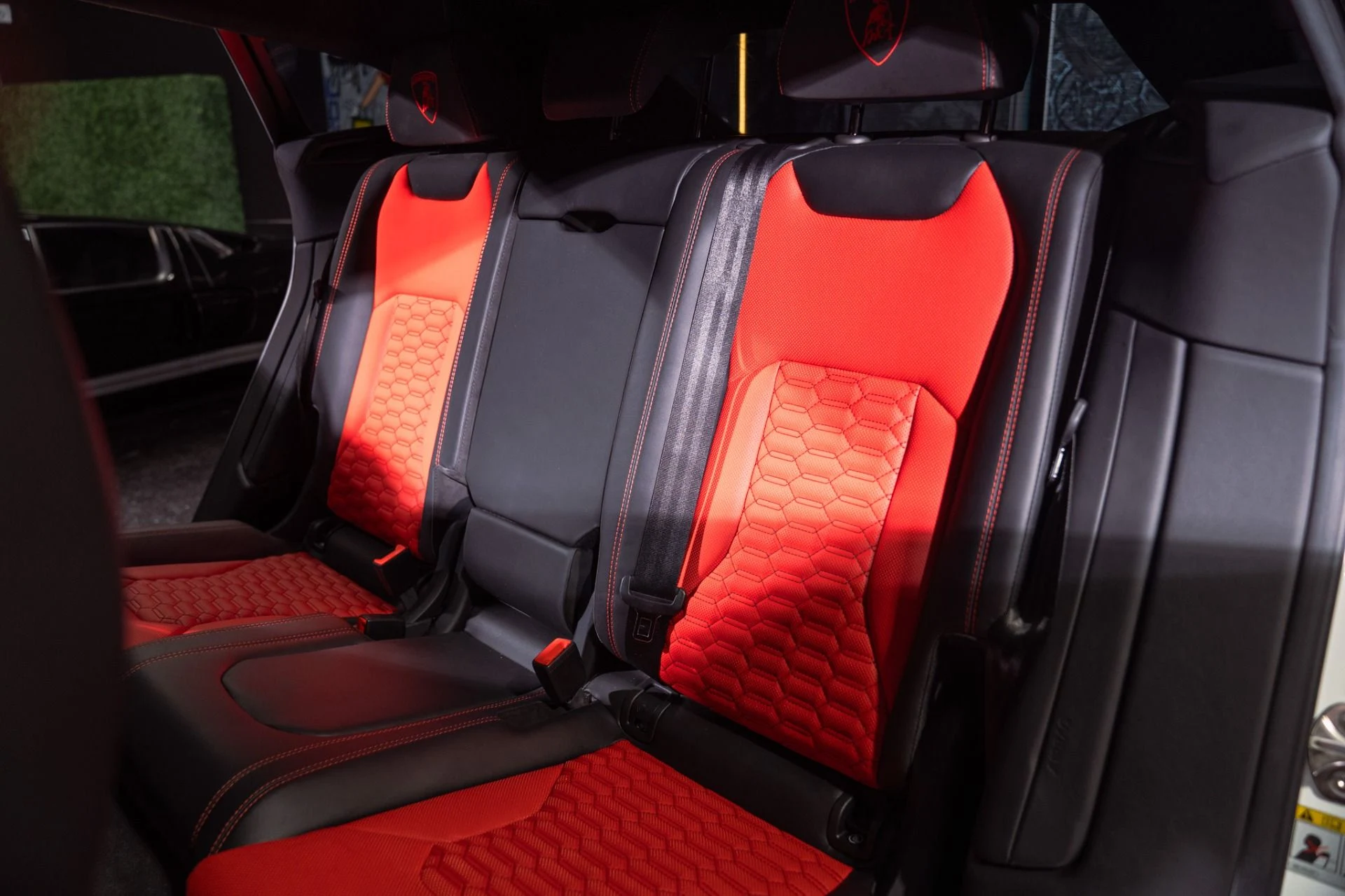 mph050_1004486815_Used_2022_Lamborghini_Urus_Full_Carbon_Interior_Package_1792253848_db23d7c7de