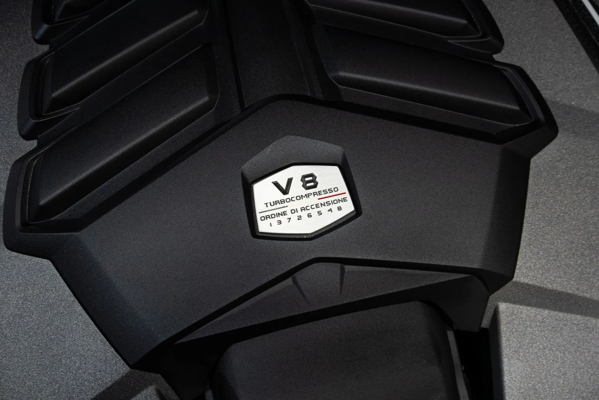 mph050_1019272243_Used_2022_Lamborghini_Urus_Graphite_Capsule_1775757245_878758790a