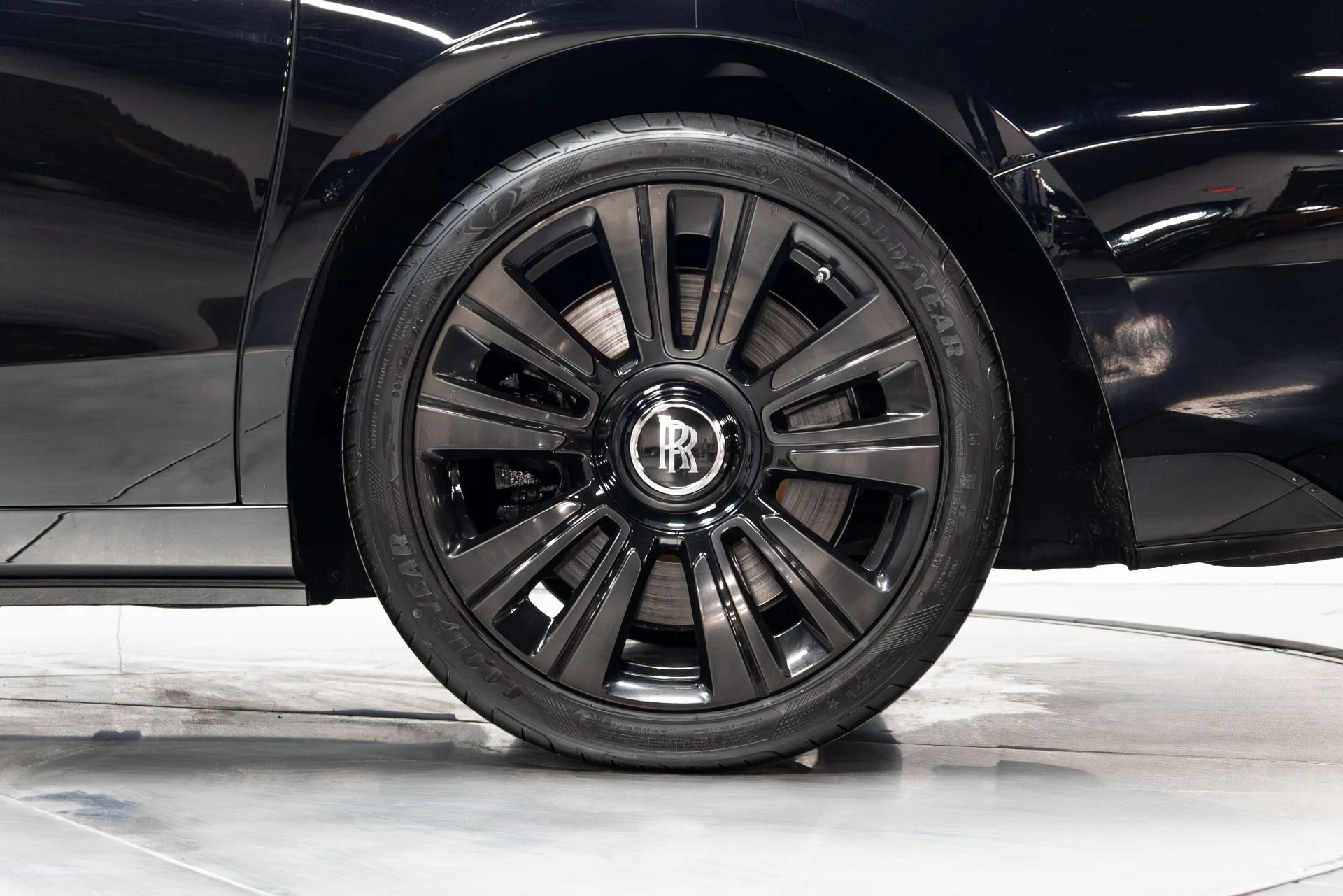 mph050_1027654634_Used_2022_Rolls_Royce_Ghost_1776785010_20eb3d233c