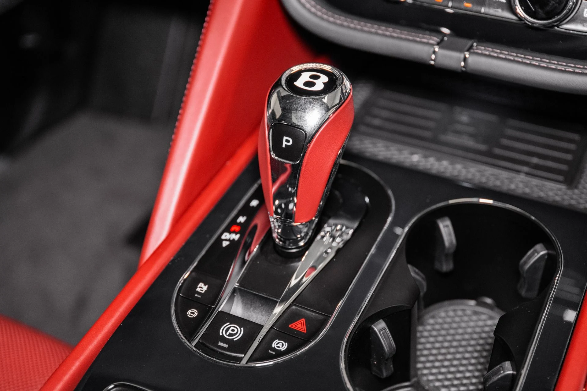 mph050_1038216467_New_2025_Bentley_BENTAYGA_EWB_AZURE_V8_Azure_V8_1749659689_da4d65cbef