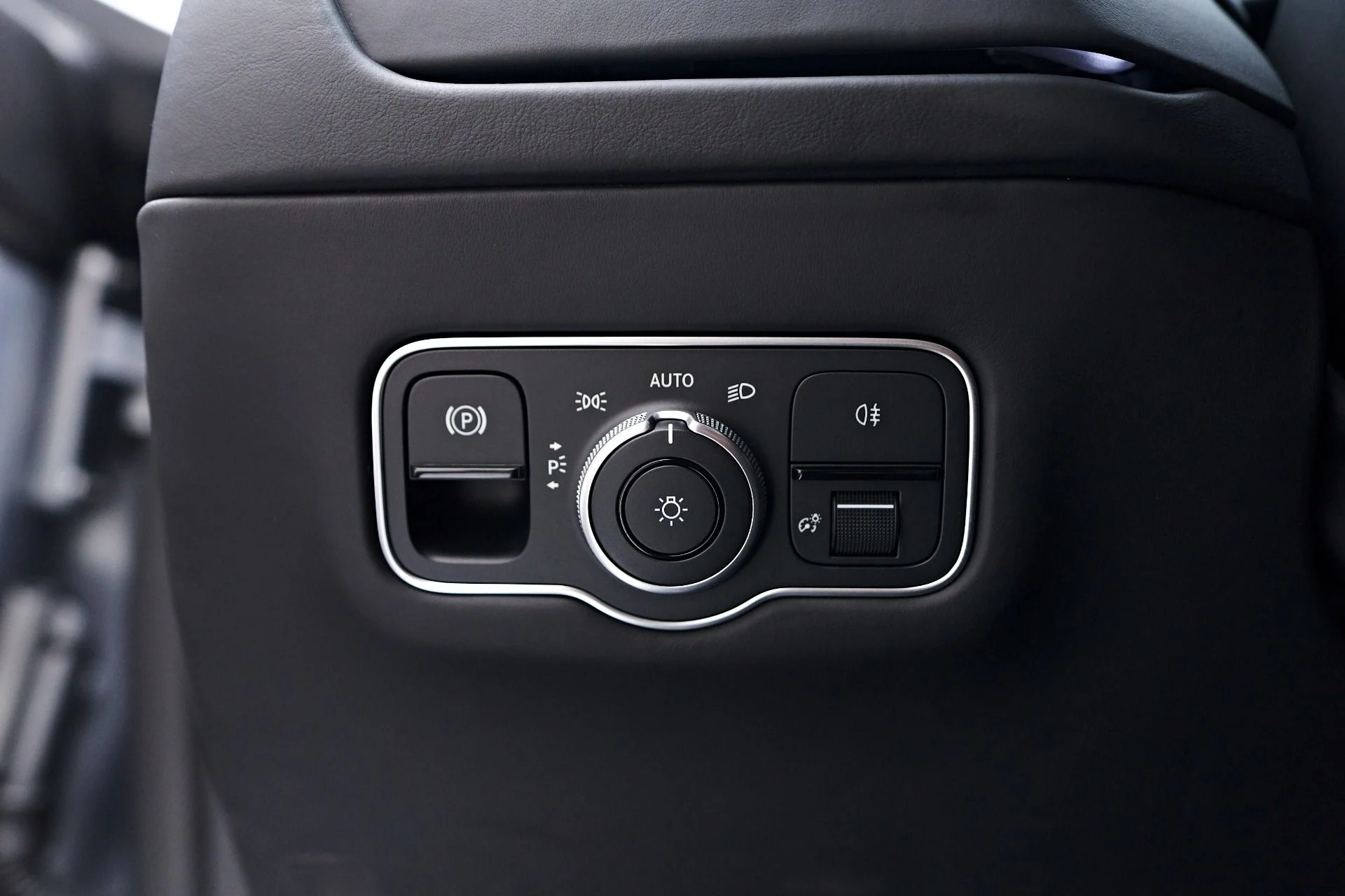 mph050_1041902463_Used_2024_Aston_Martin_DB_12_1755890653_35ea02086f