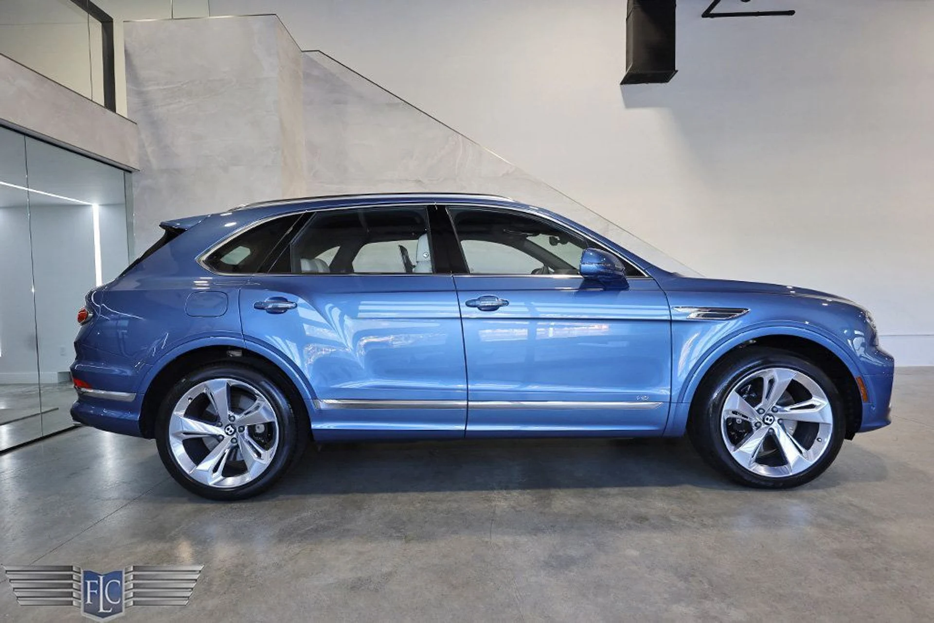 mph050_1071653471_used_2022_bentley_bentayga_v8awd_9689_22903607_51_1024_e3c2566f73