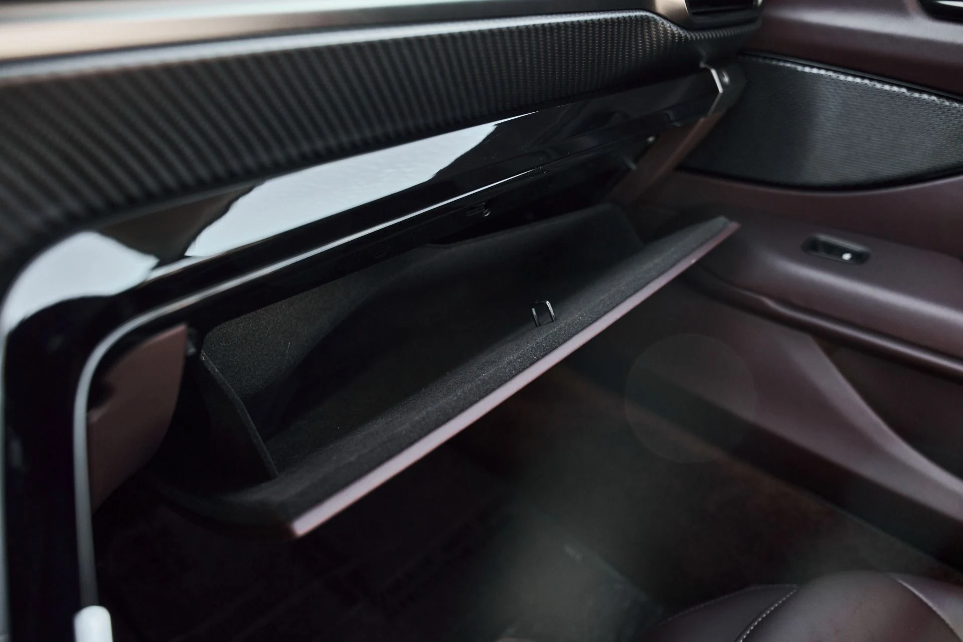 mph050_1100320864_Used_2026_Aston_Martin_Vantage_S_1778102531_14ae715454
