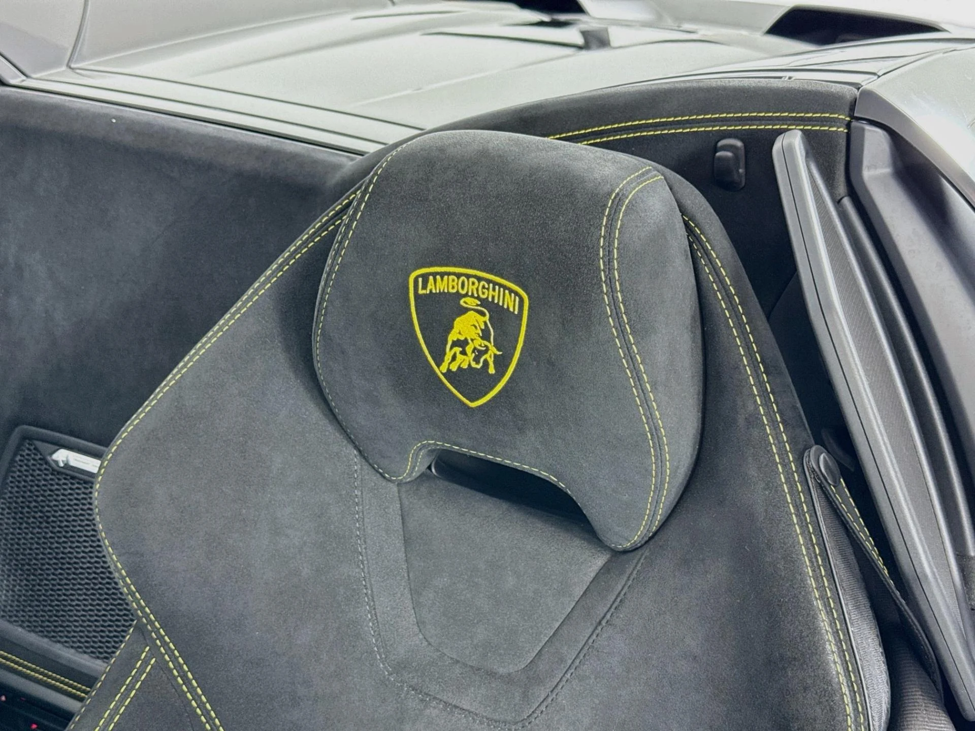 mph050_1108630739_Used_2019_Lamborghini_Huracan_Performante_Spyder_1793134373_814be335ce