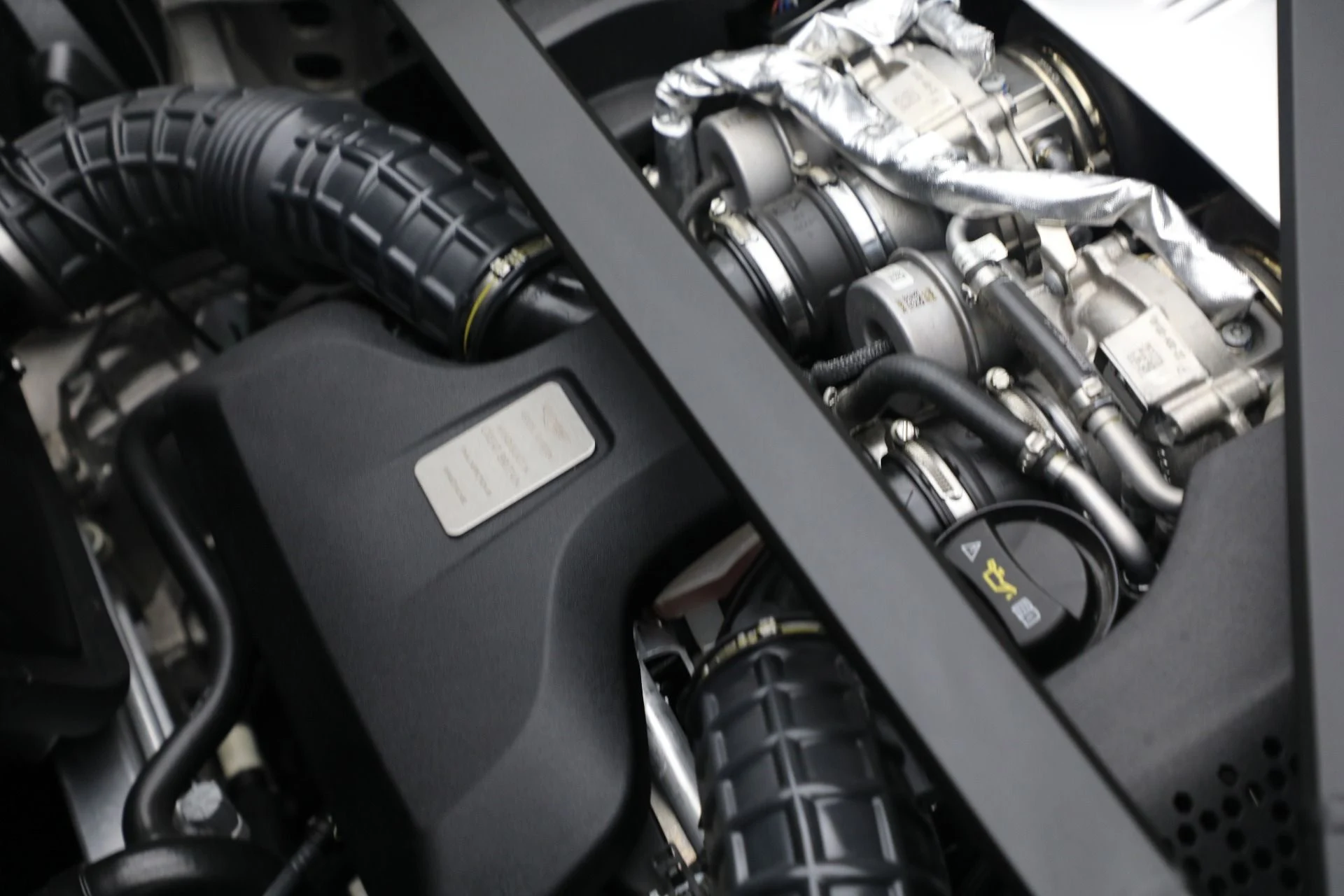 mph050_1112330045_Used_2022_Aston_Martin_DB_11_Volante_563c539dd2