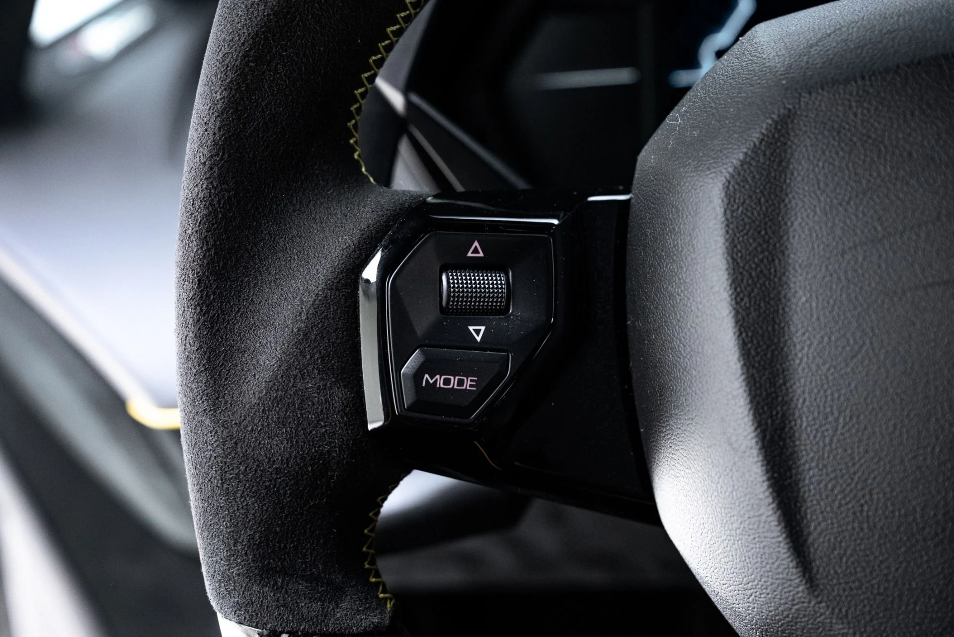 mph050_1117331121_Used_2016_Lamborghini_Aventador_SV_1775078140_97a5c8b3ac